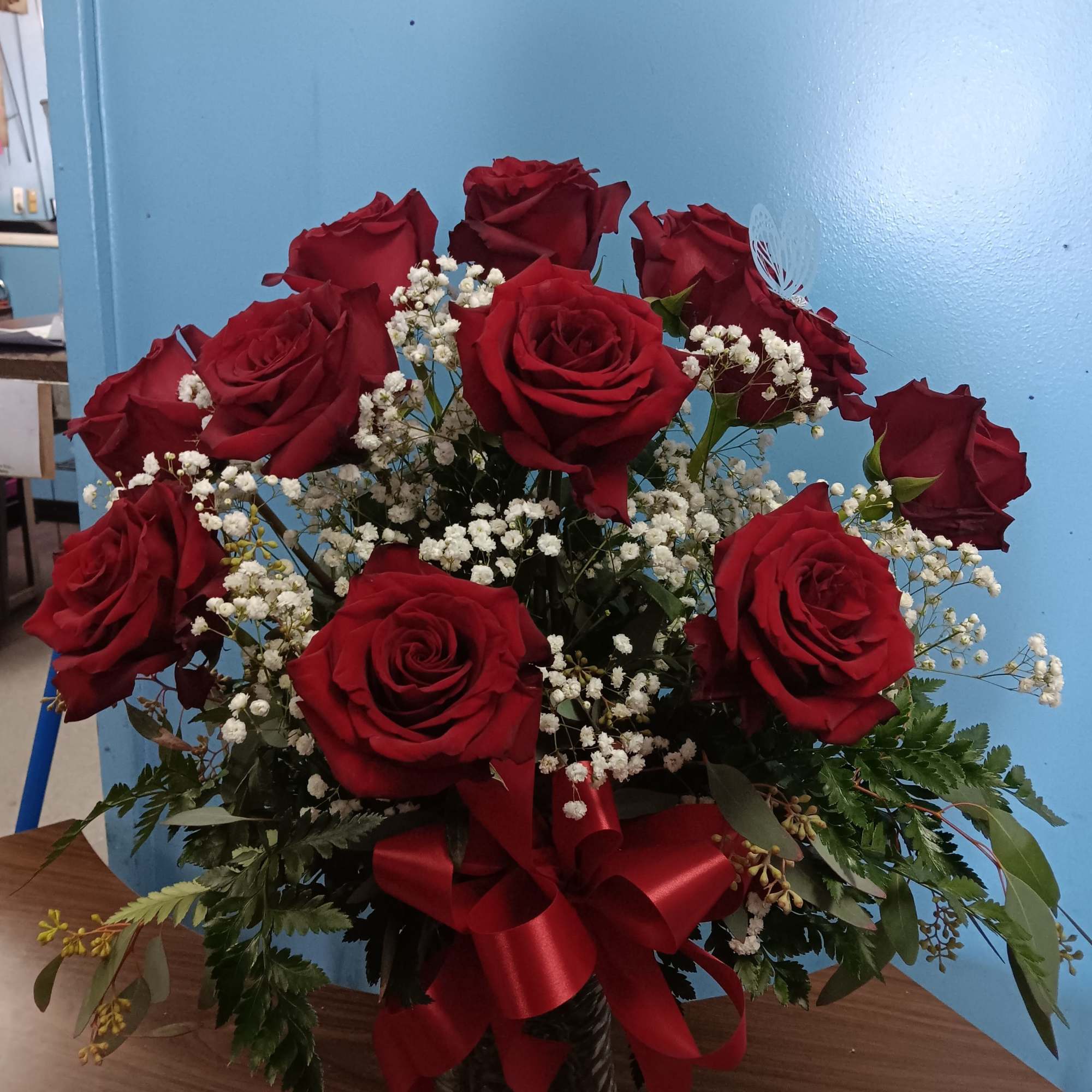Bouquet of red roses with white baby's breath in a glass vase
