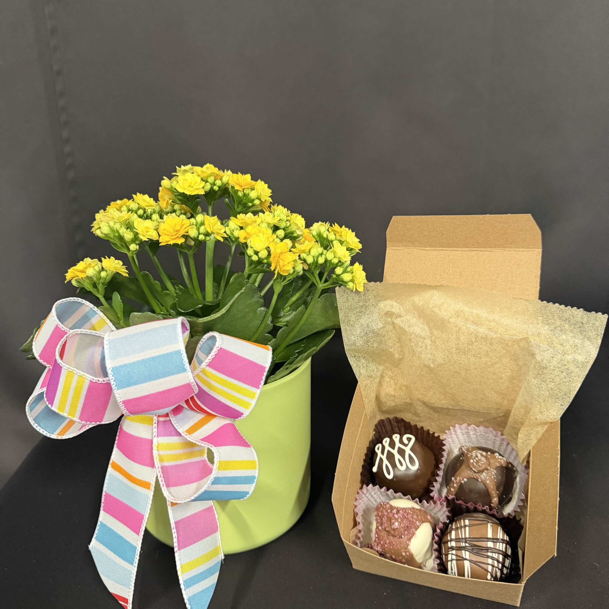 No need to shop anywhere else! This gift set has everything you