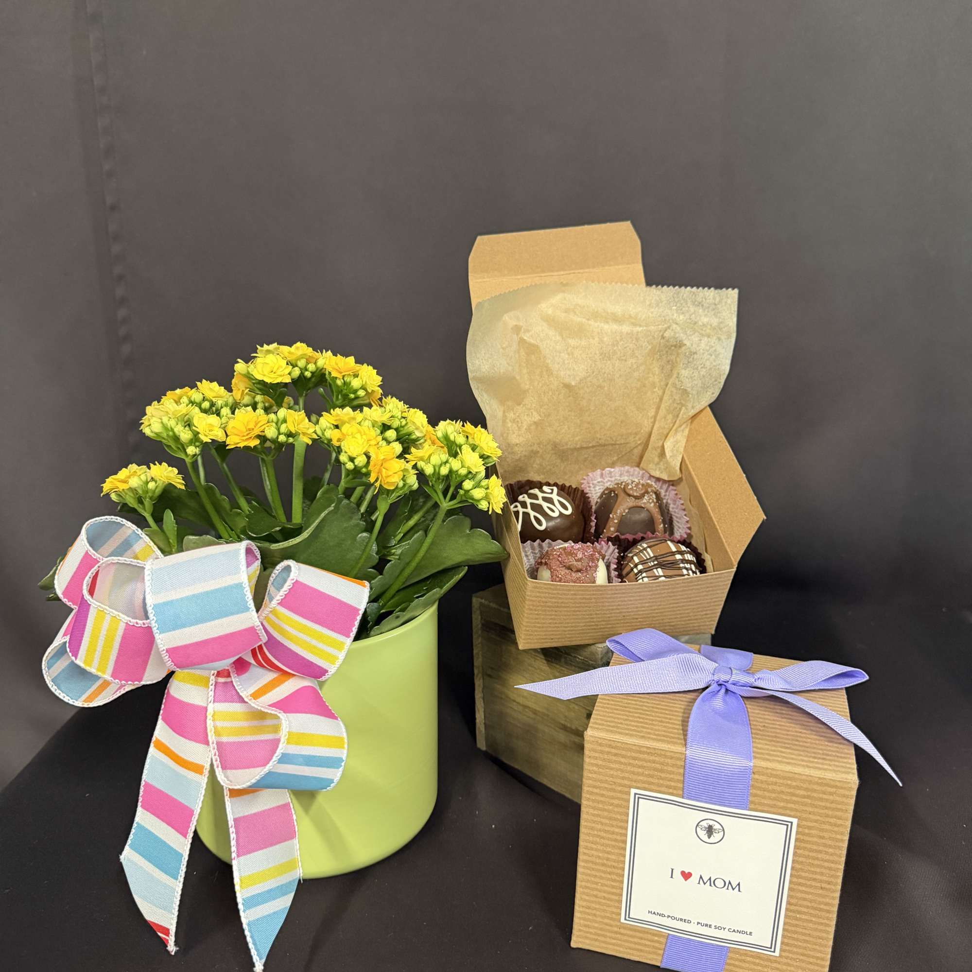 No need to shop anywhere else! This gift set has everything you