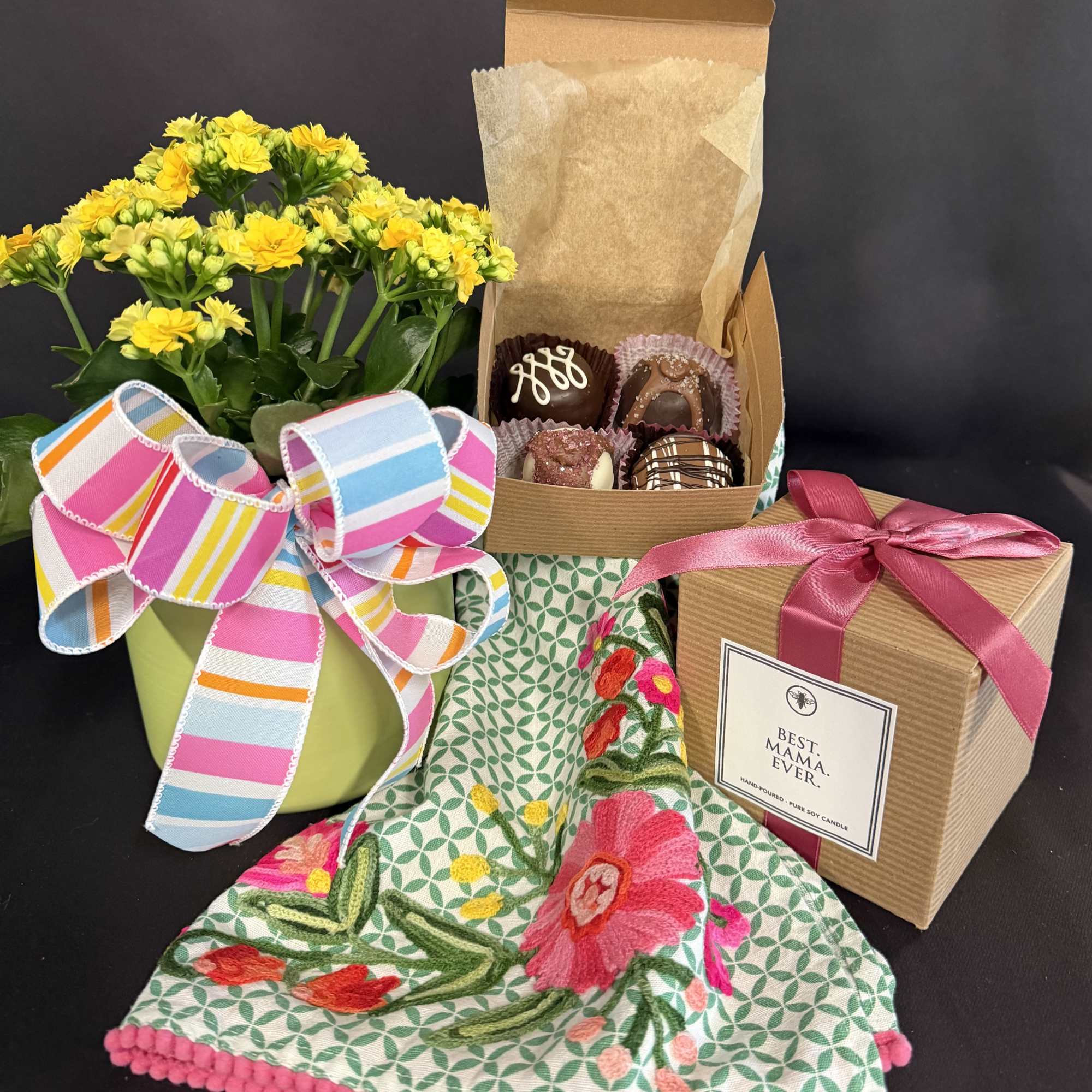 No need to shop anywhere else! This gift set has everything you