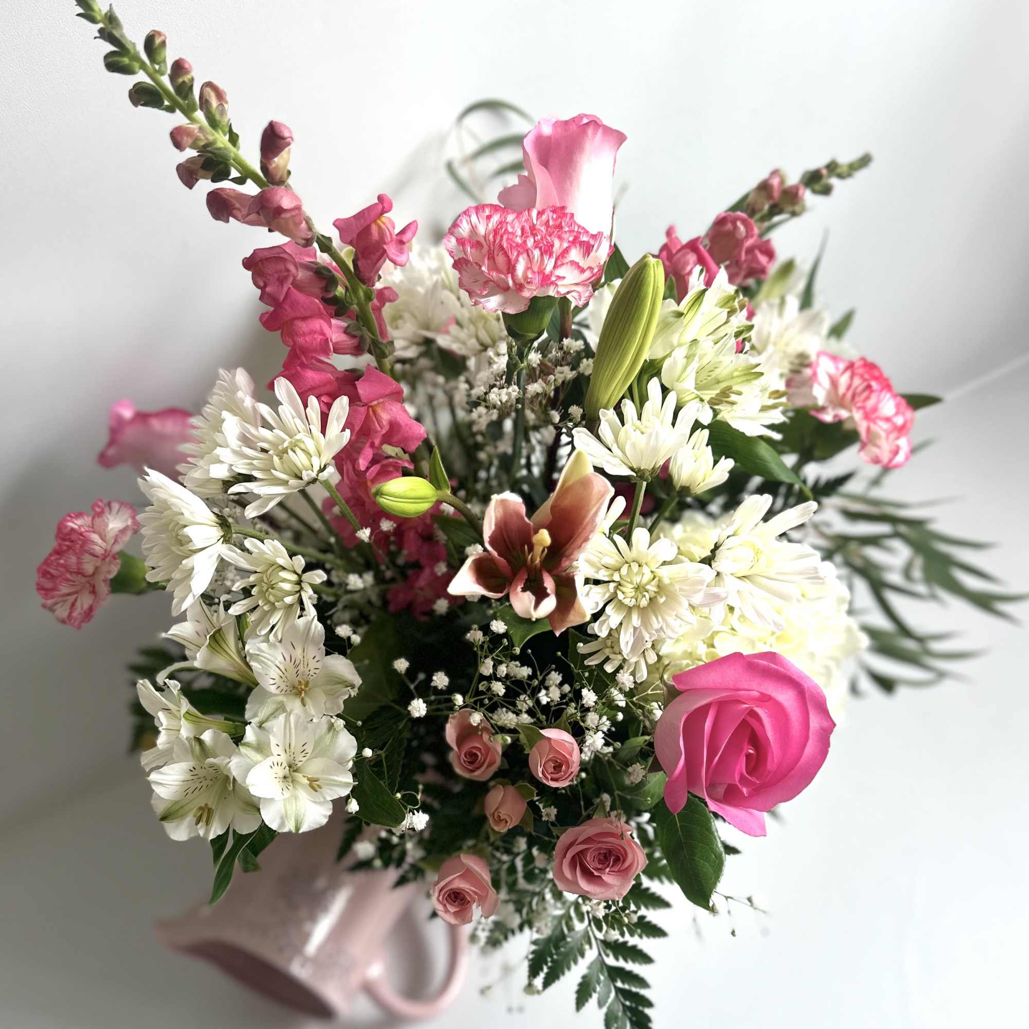 A delicate blend of rosy hues and fresh greenery in a timeless