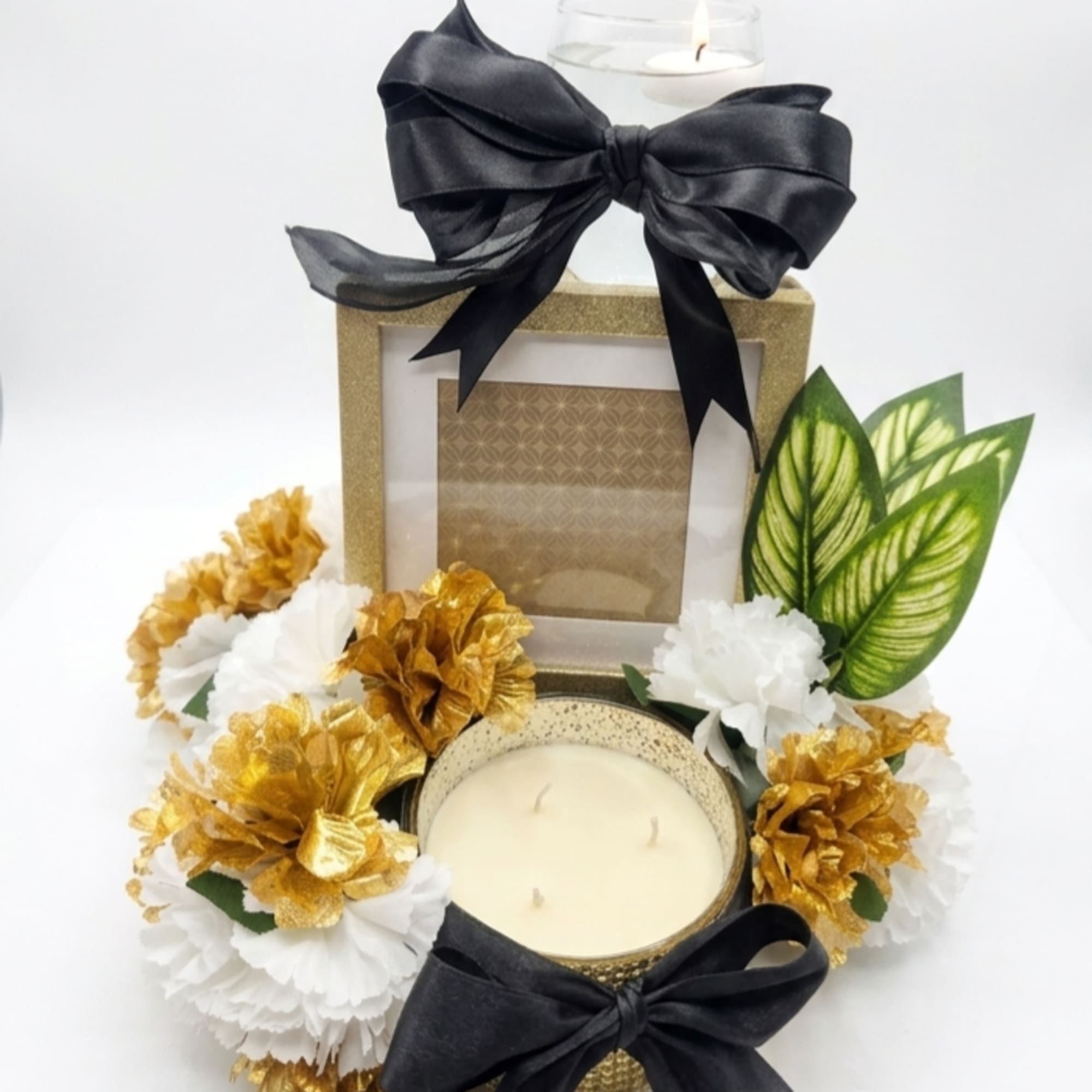 Golden Elegance is a refined decorative candle gift set perfect for housewarming