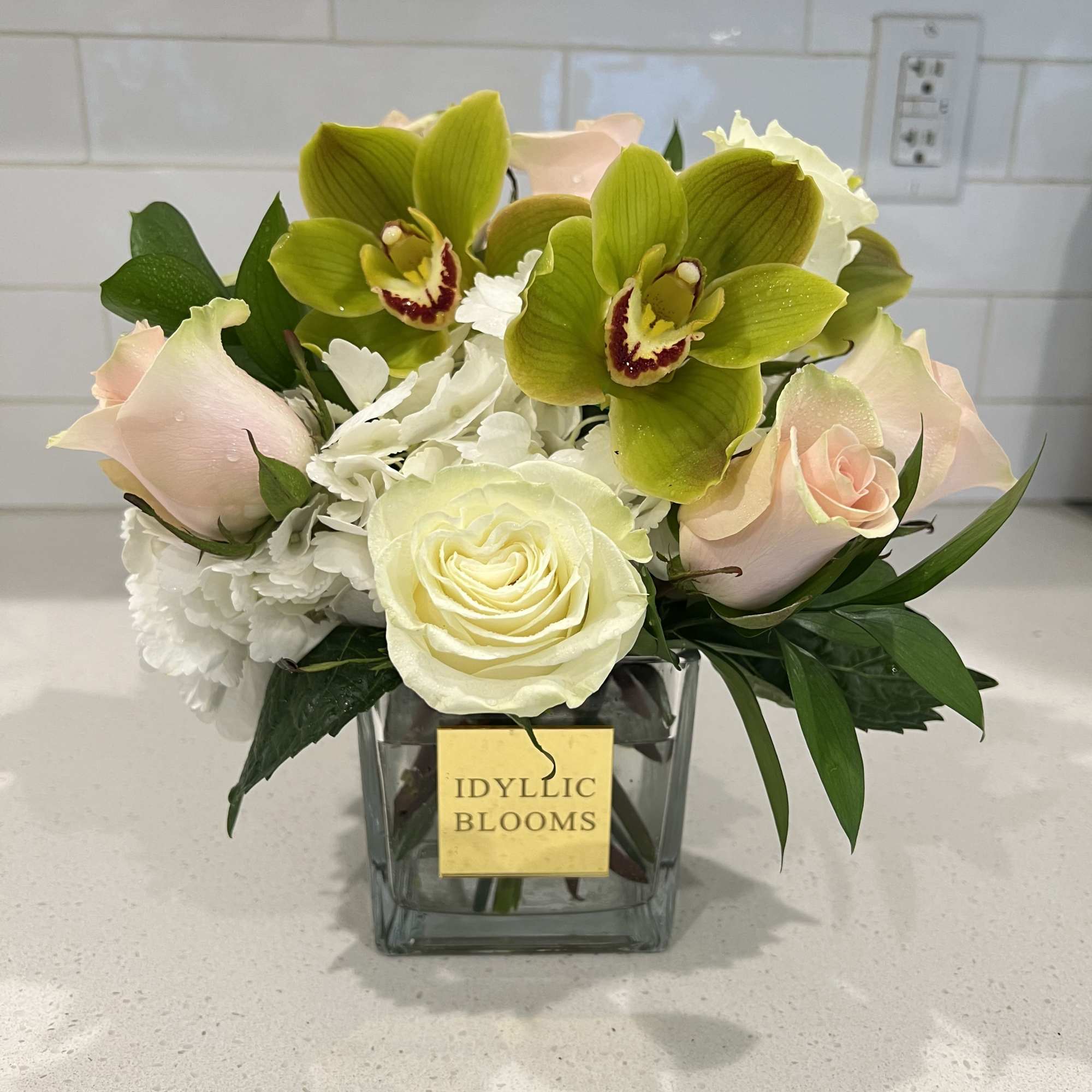 A refined and modern composition, Posh Elegance is the definition of understated