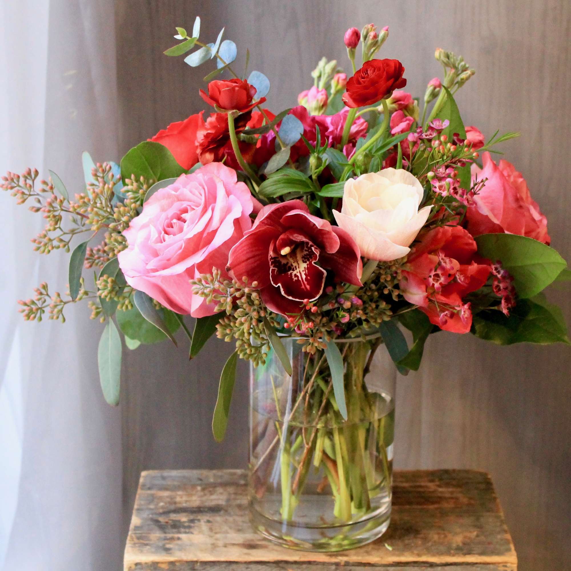 Pink and red mixed bouquet in a clear glass vase