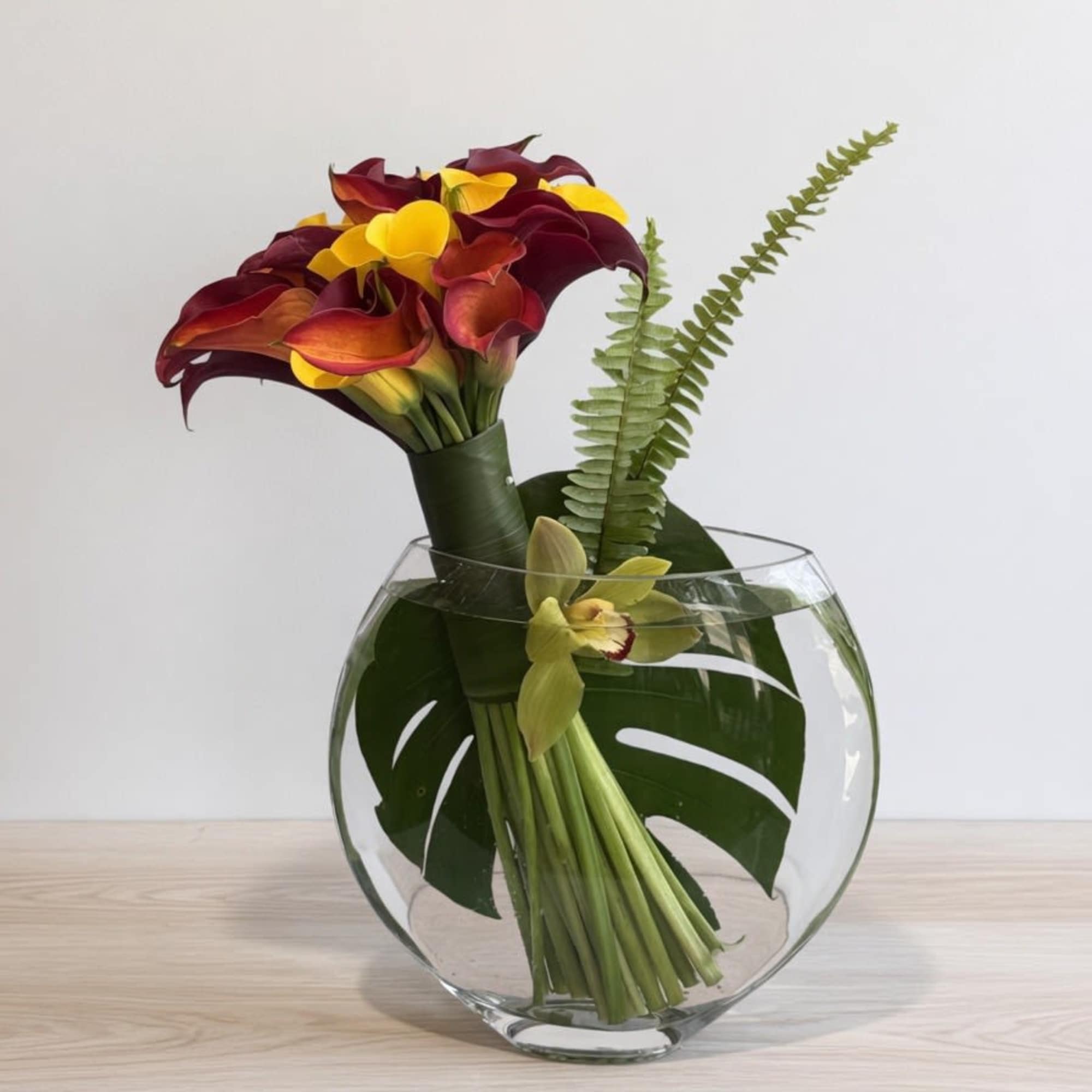 30 premium  Calla Lilies, and nice leaves in glass vase .