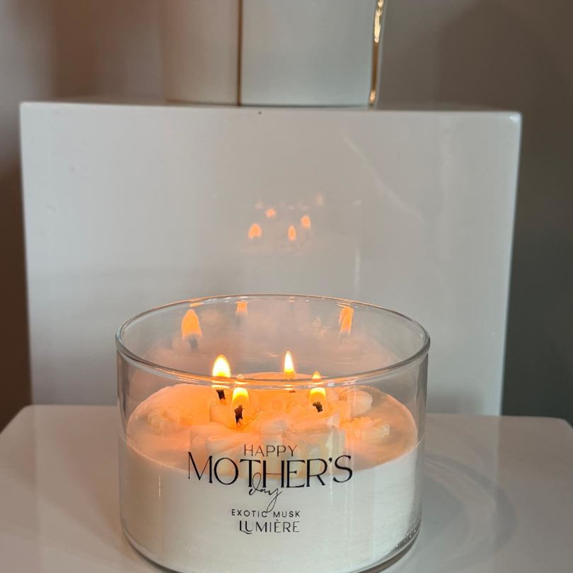 Invite warmth and tenderness into every room with the Daisy Bloom &mdash;