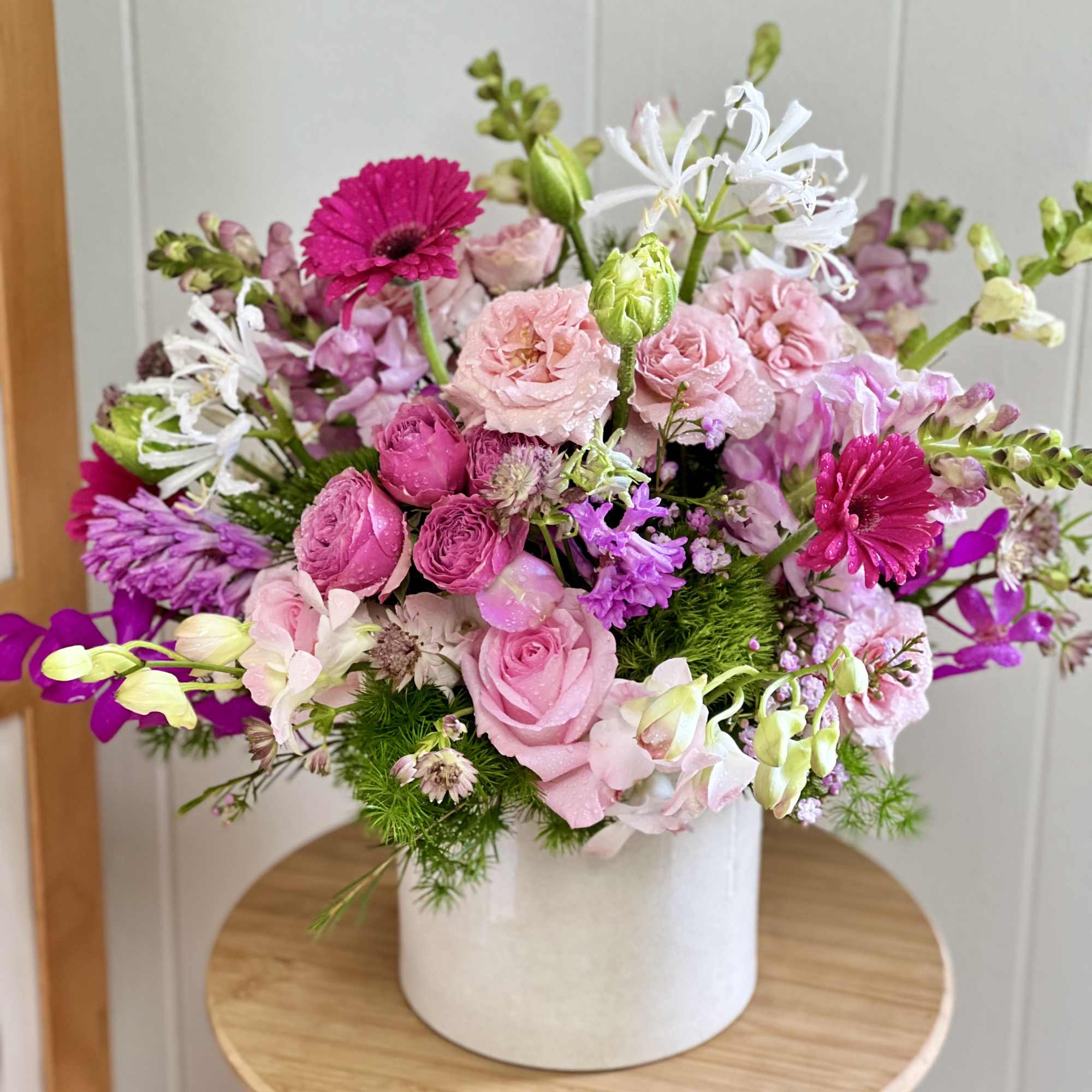 Pink and white mixed bouquet in a white hat box