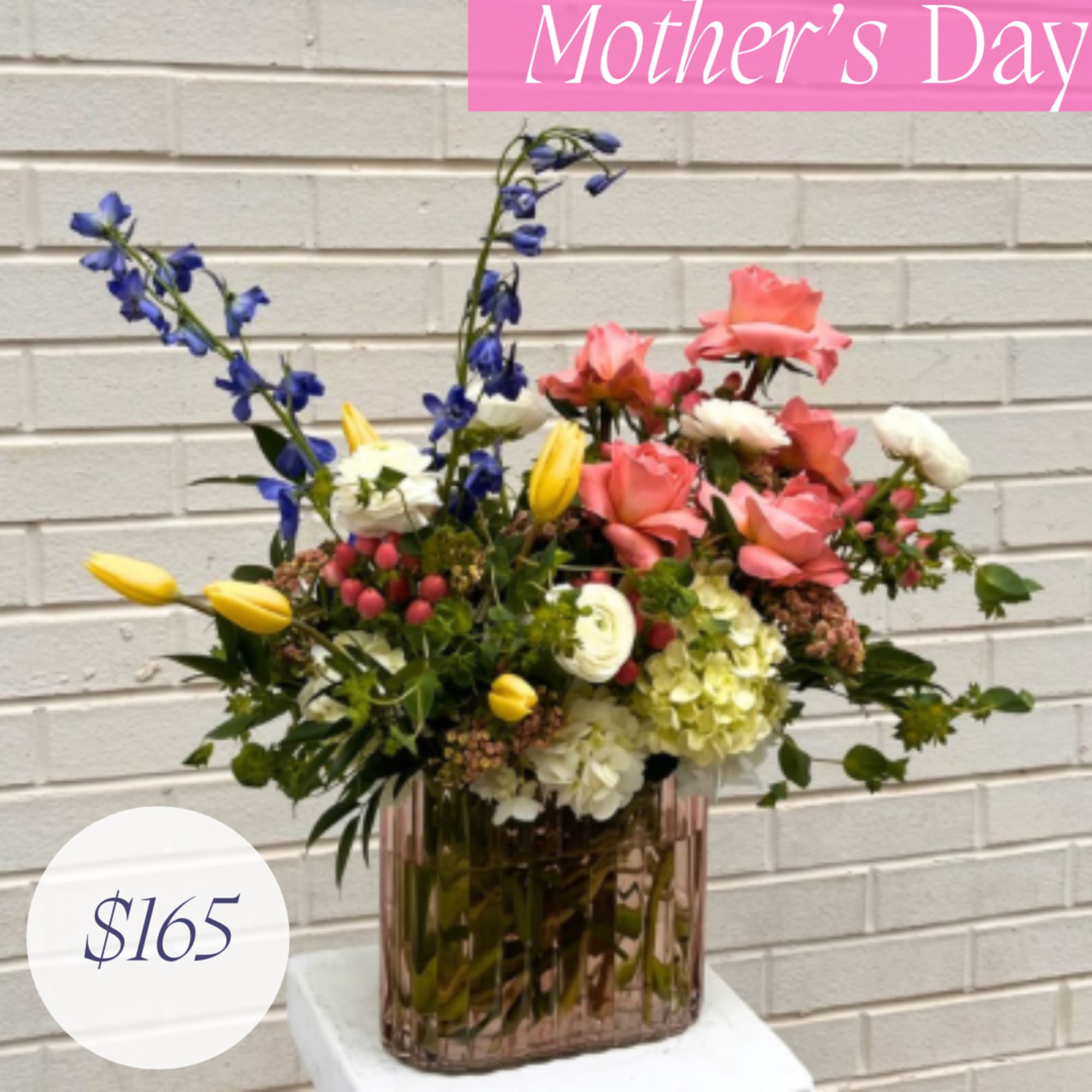 Perfect for Mother's Day, it gives off a "thoughtfully gathered with love"