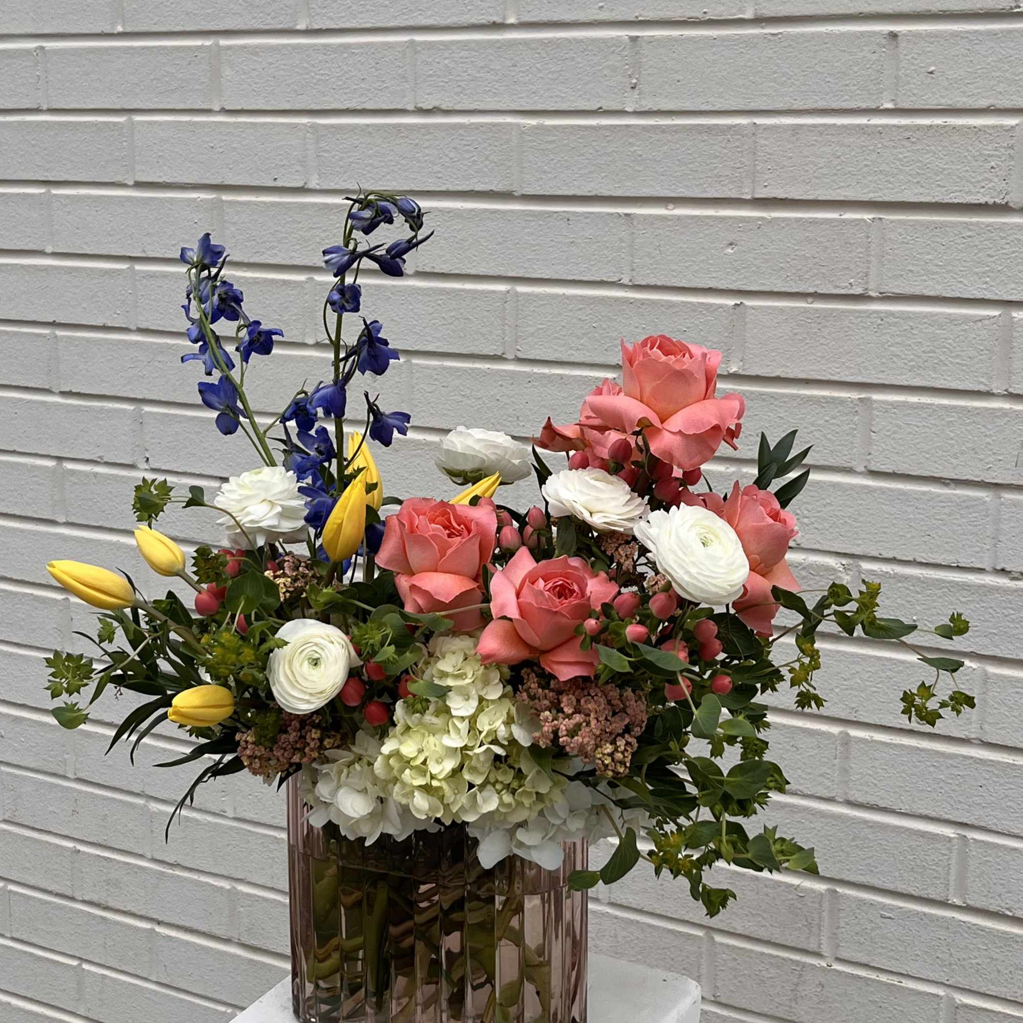 Perfect for Mother's Day, it gives off a "thoughtfully gathered with love"