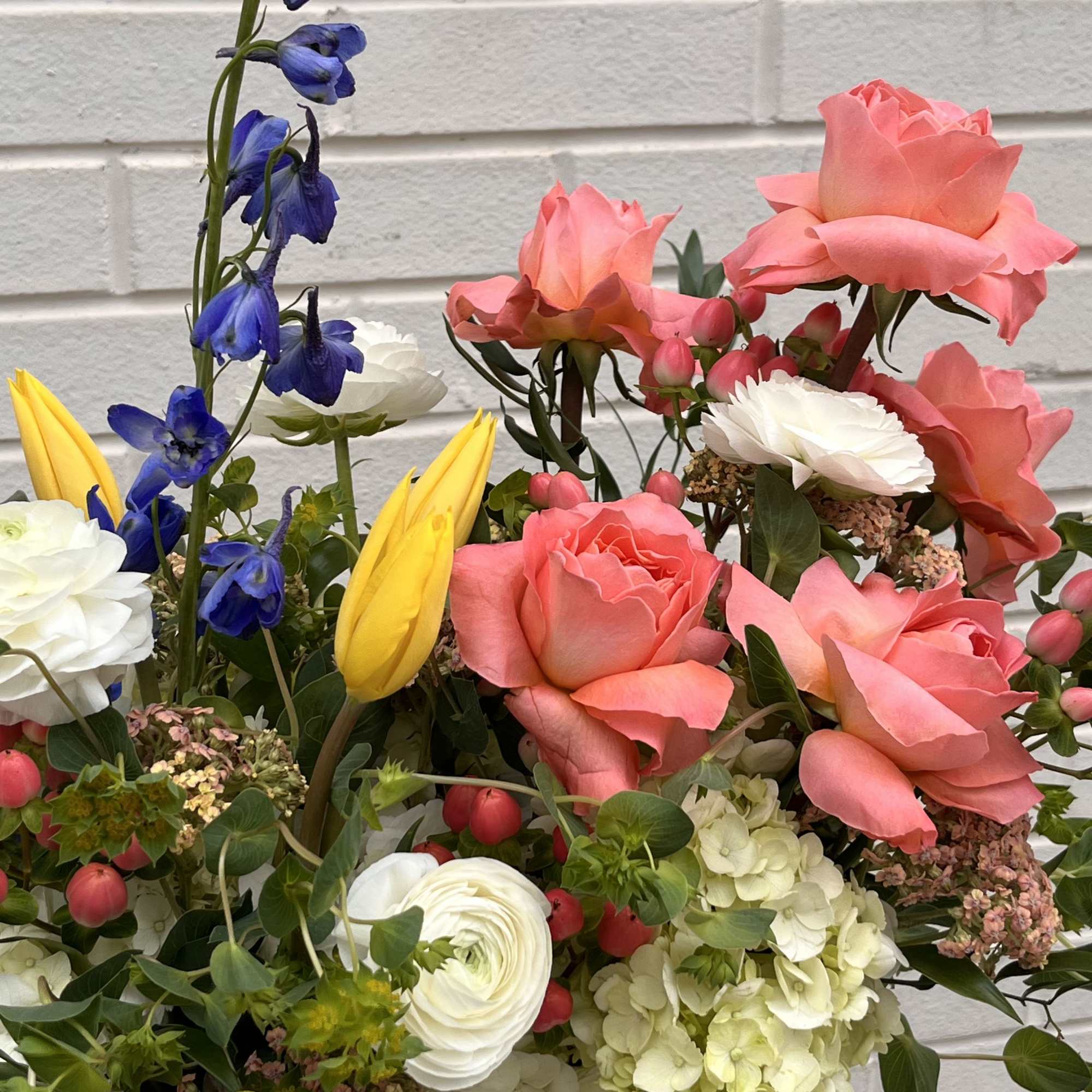 Perfect for Mother's Day, it gives off a "thoughtfully gathered with love"