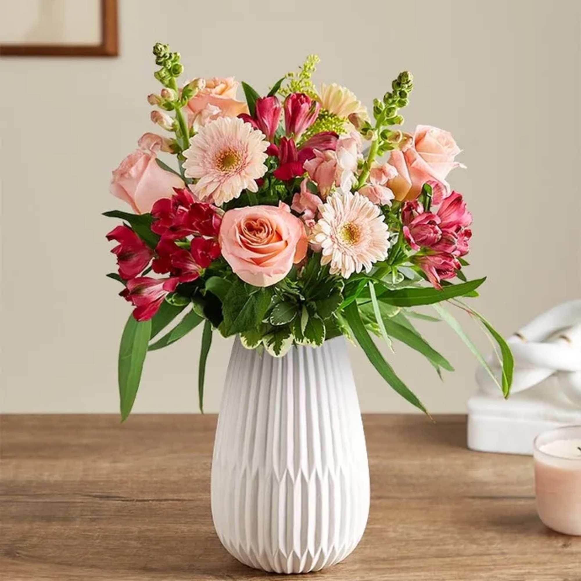 Pink and red mixed bouquet in a white ribbed vase