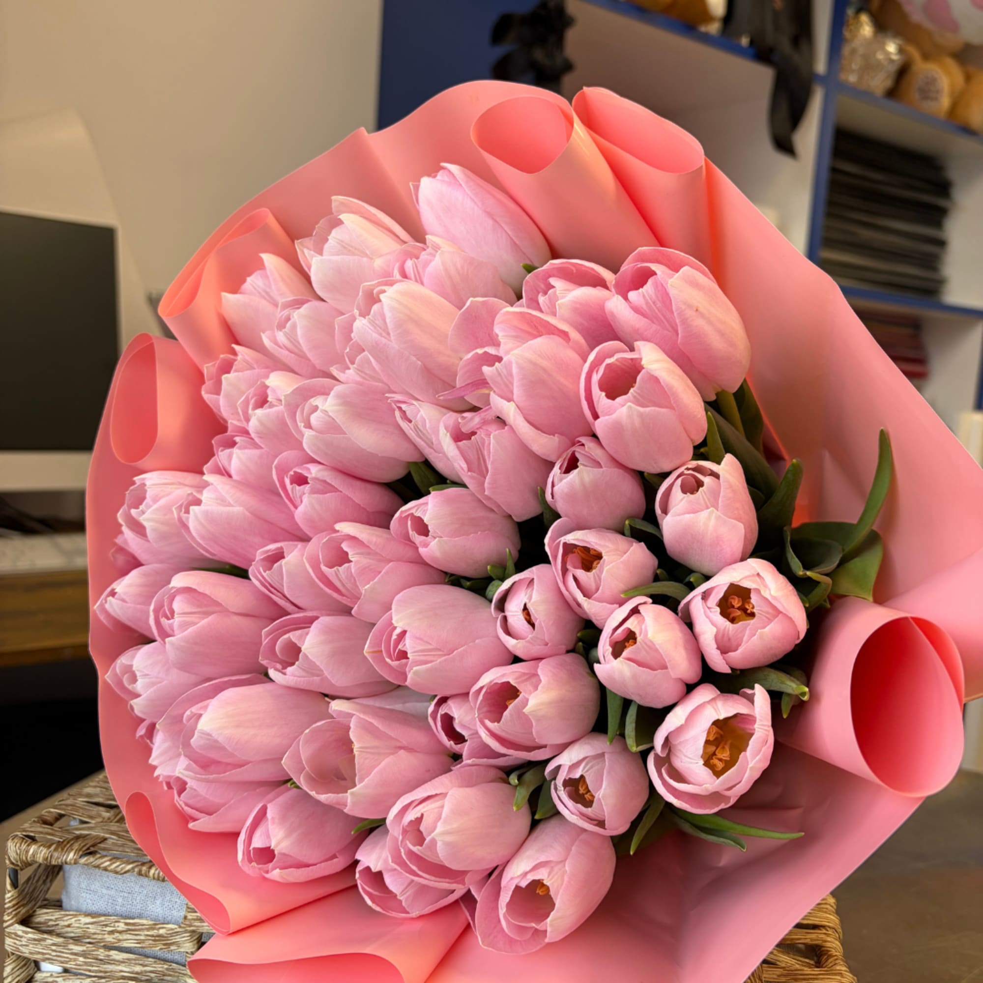 Ramo con 60 tulipanes