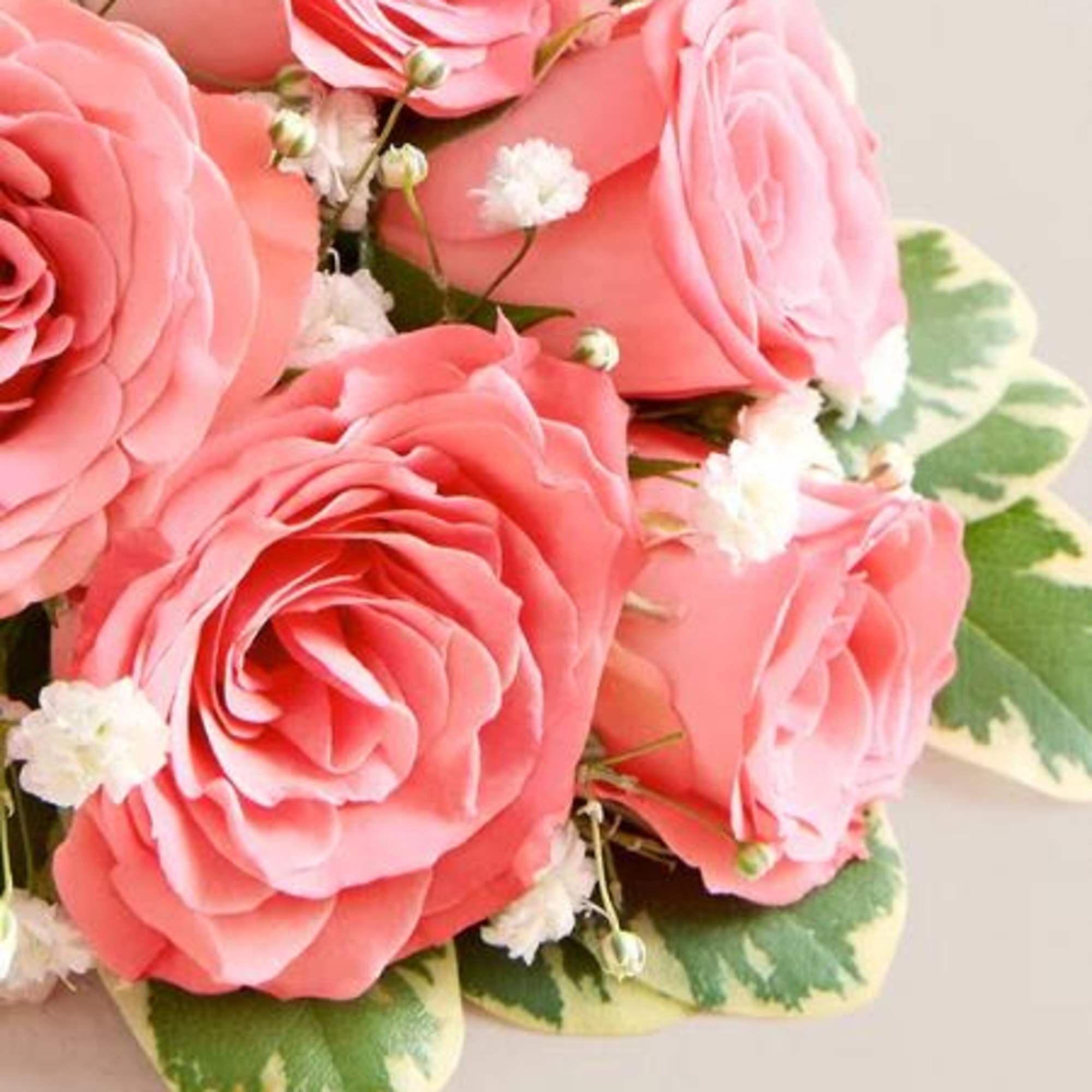  Pet Friendly?
NO . This corsage includes baby&rsquo;s breath, which is listed