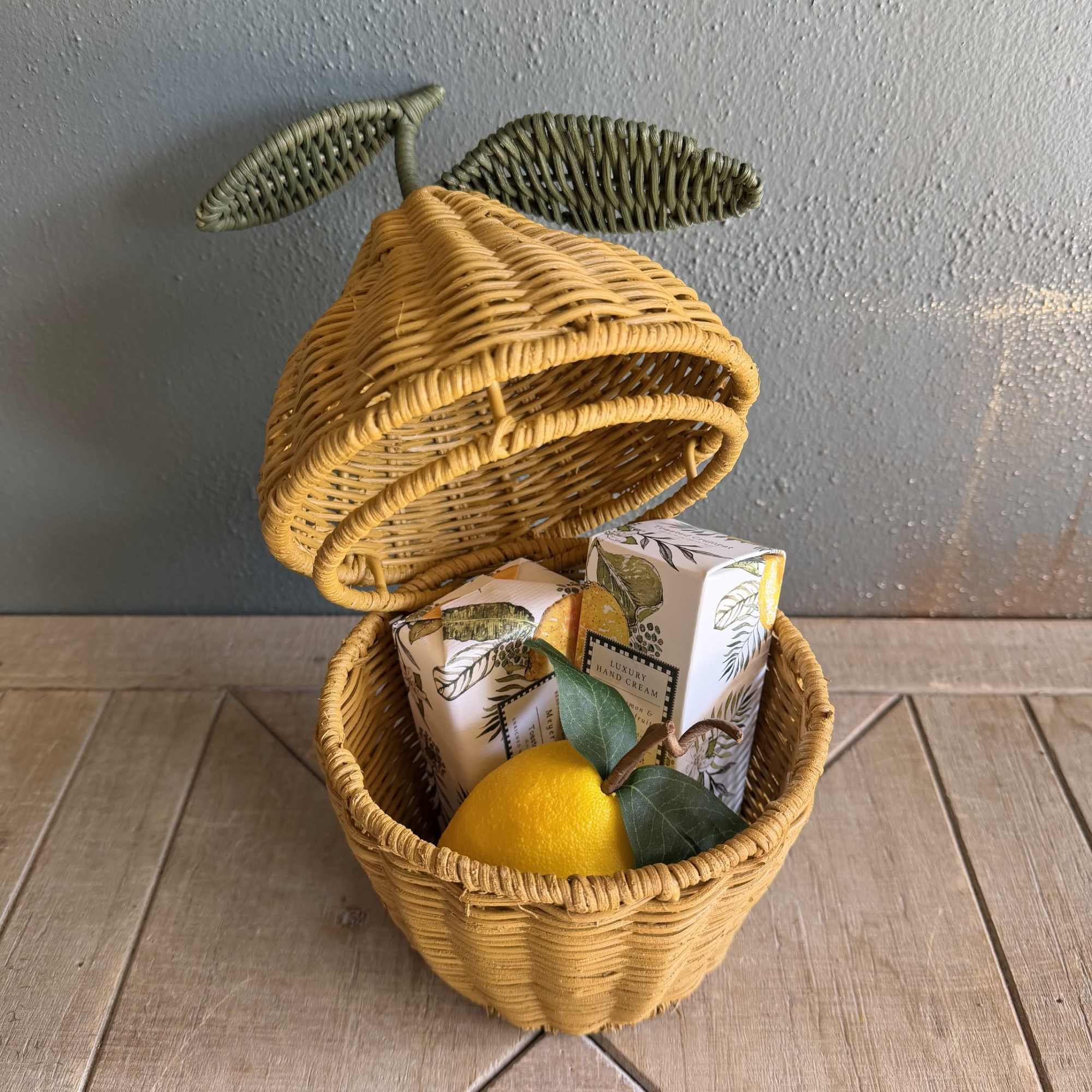 Sunny citrus charm greets the recipient with this Lemon Luxury gift set