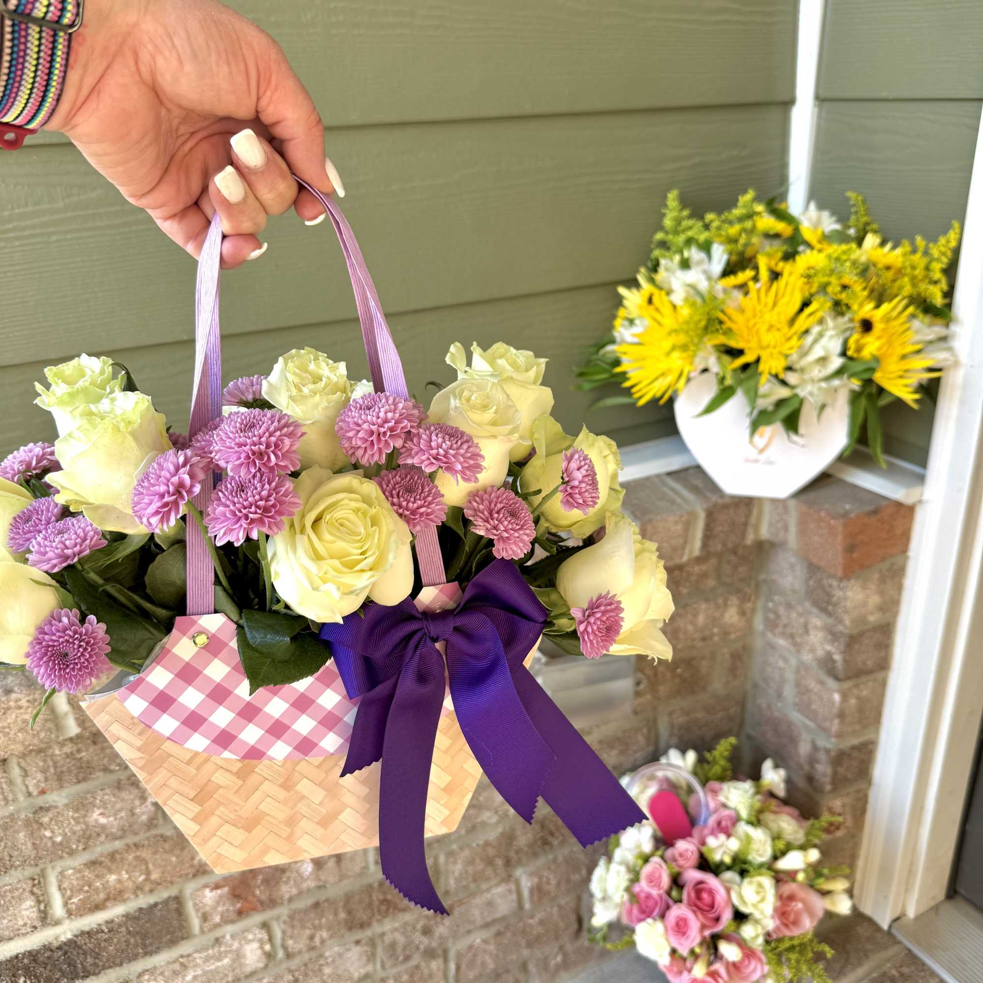 BEAUTIFUL BASKET IN DIFERENT COLORS, PLEASE SEE THE PICTURE AND SELECT YOUR