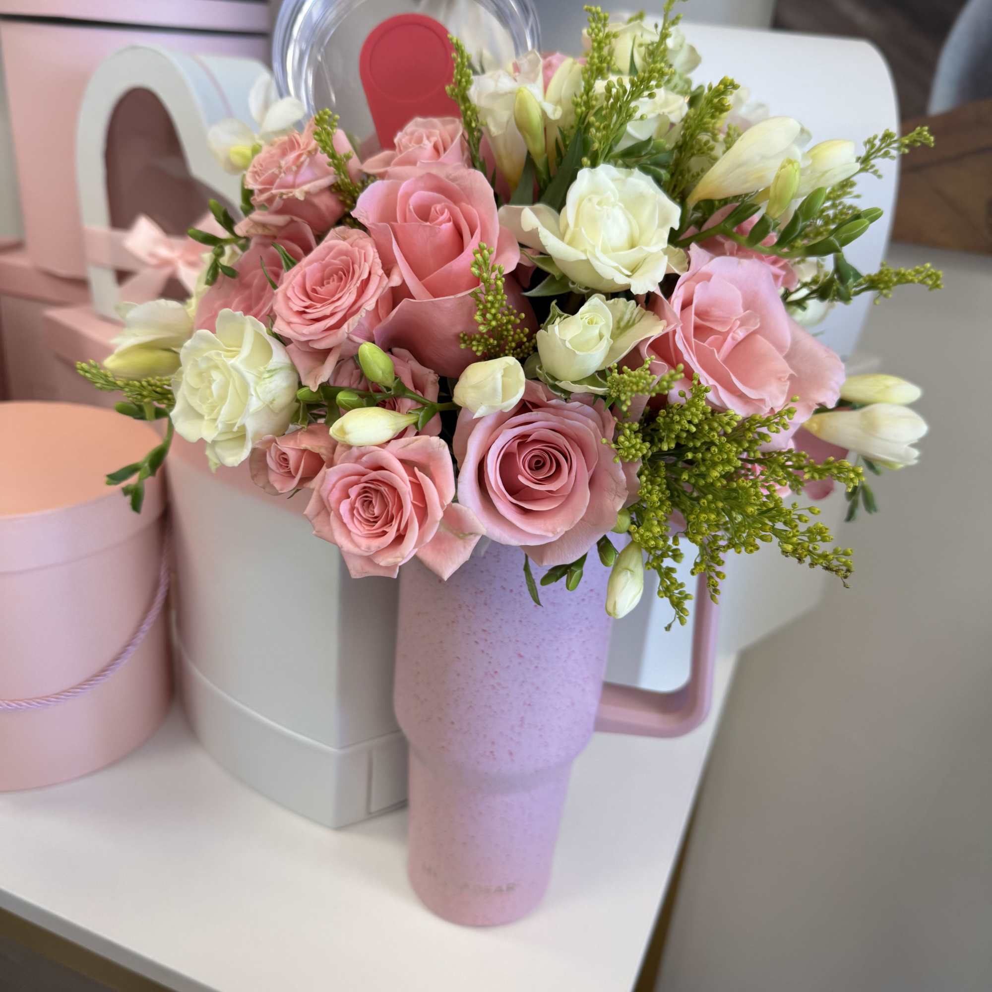 BEAUTIFUL CUP IN DIFFERENT COLORS, PLEASE SELECT YOU FLOWERS COLOR TO