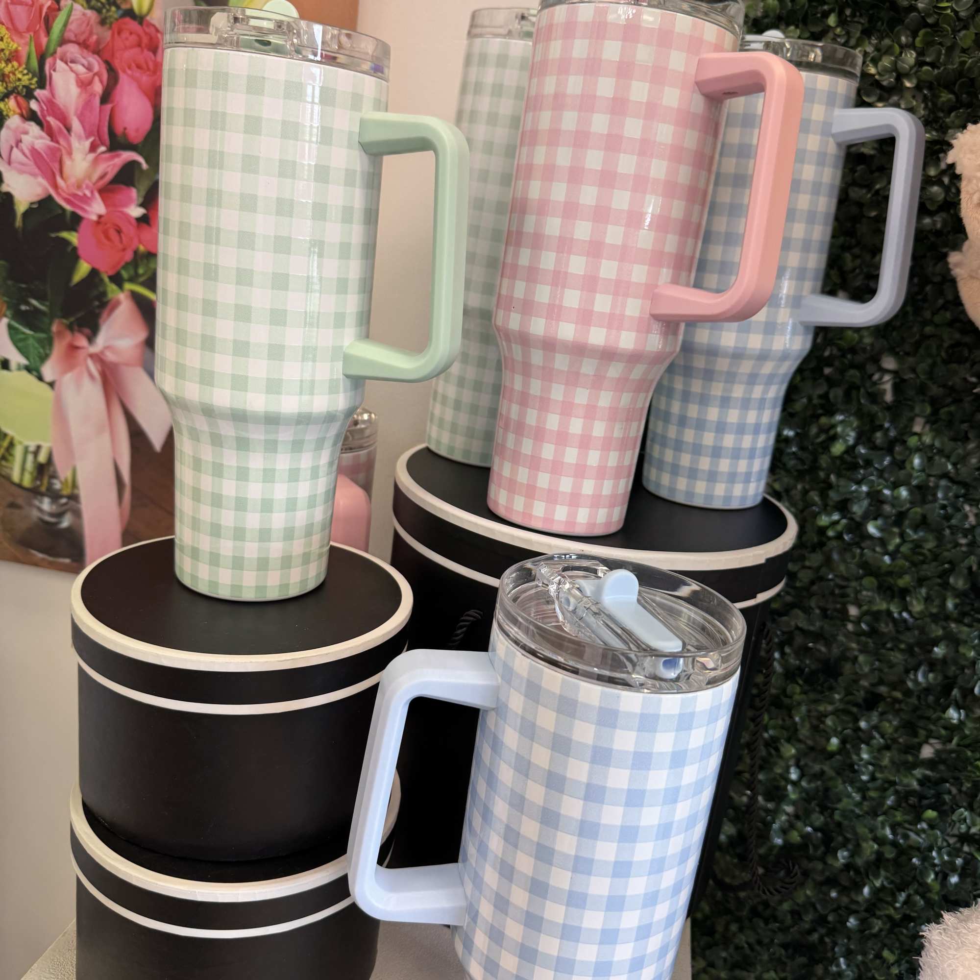 BEAUTIFUL CUP IN DIFFERENT COLORS, PLEASE SELECT YOU FLOWERS COLOR TO