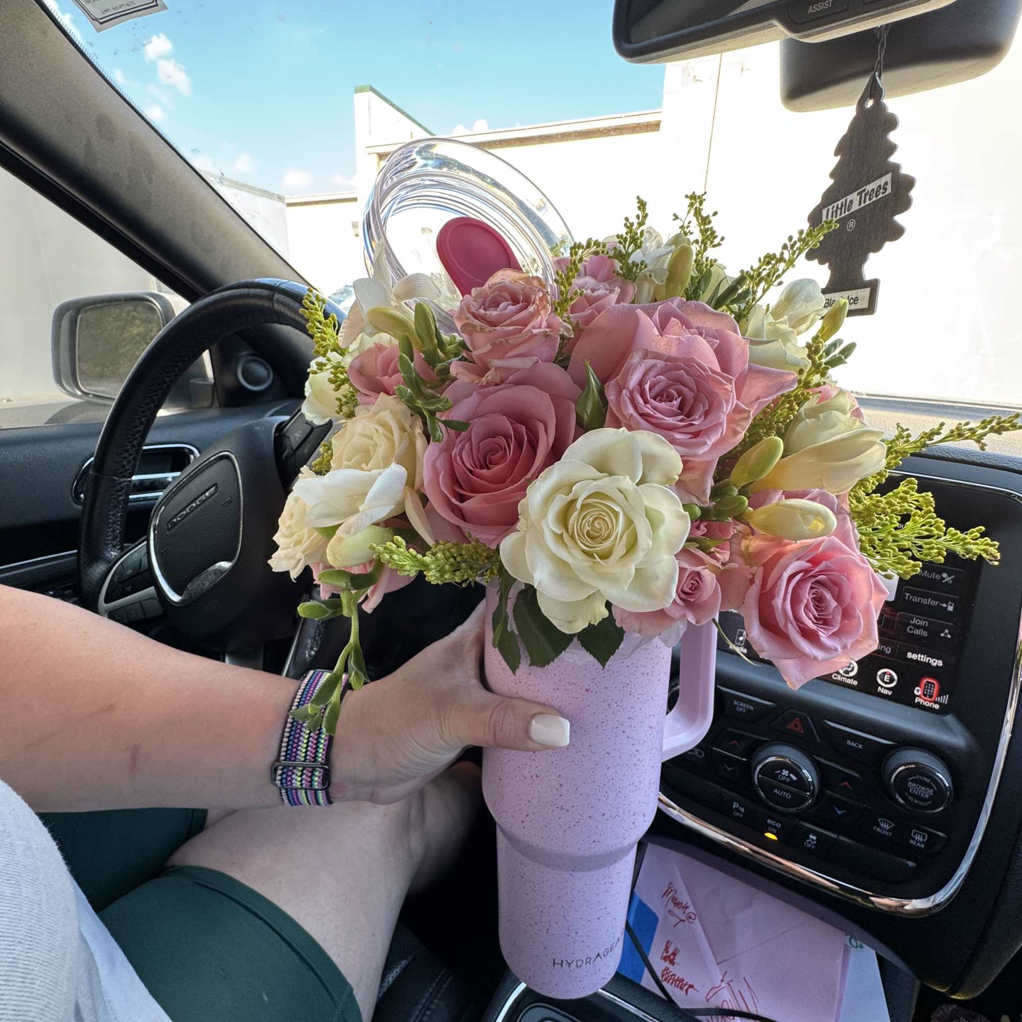 BEAUTIFUL CUP IN DIFFERENT COLORS, PLEASE SELECT YOU FLOWERS COLOR TO