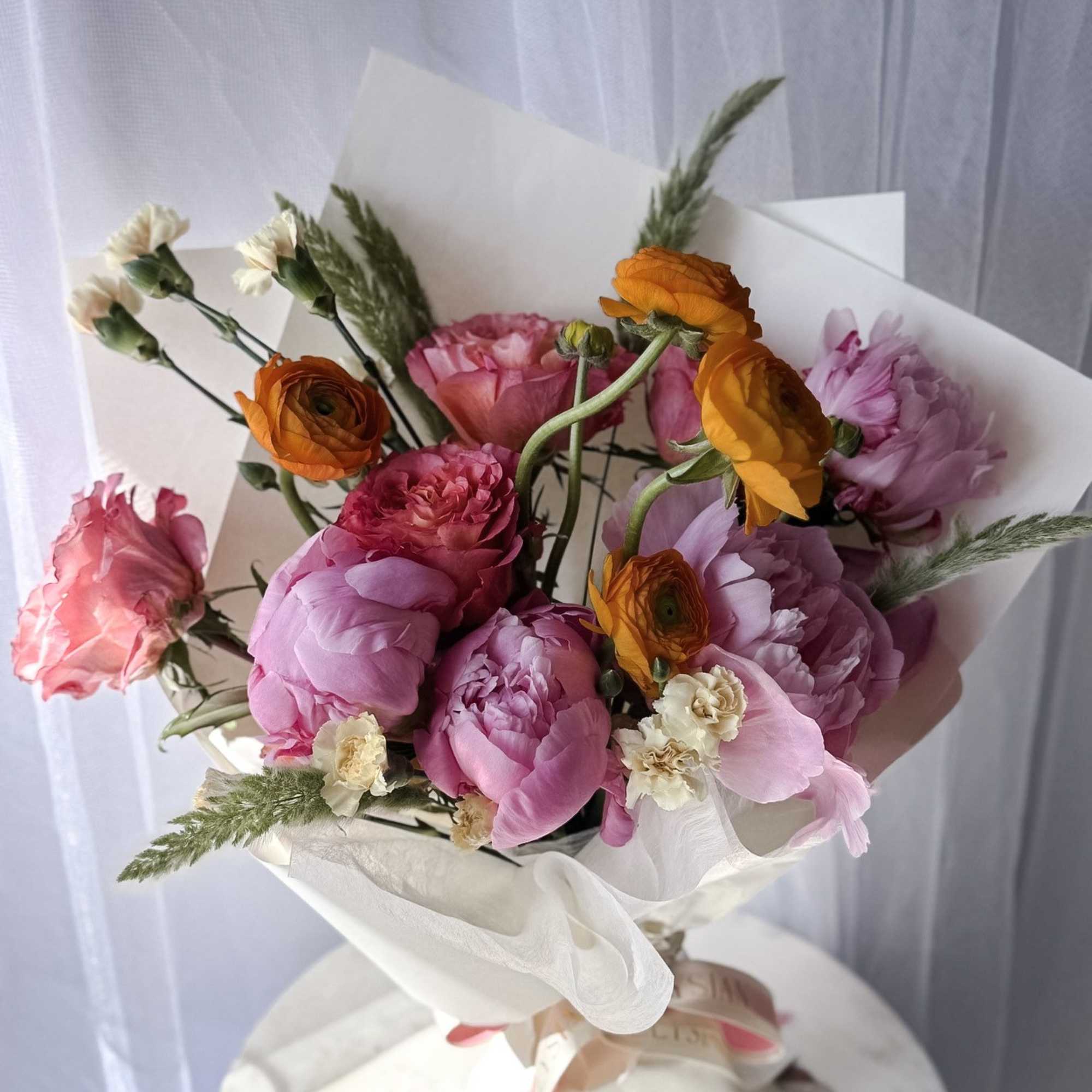 A joyful, garden-inspired bouquet that feels like a warm breeze on a