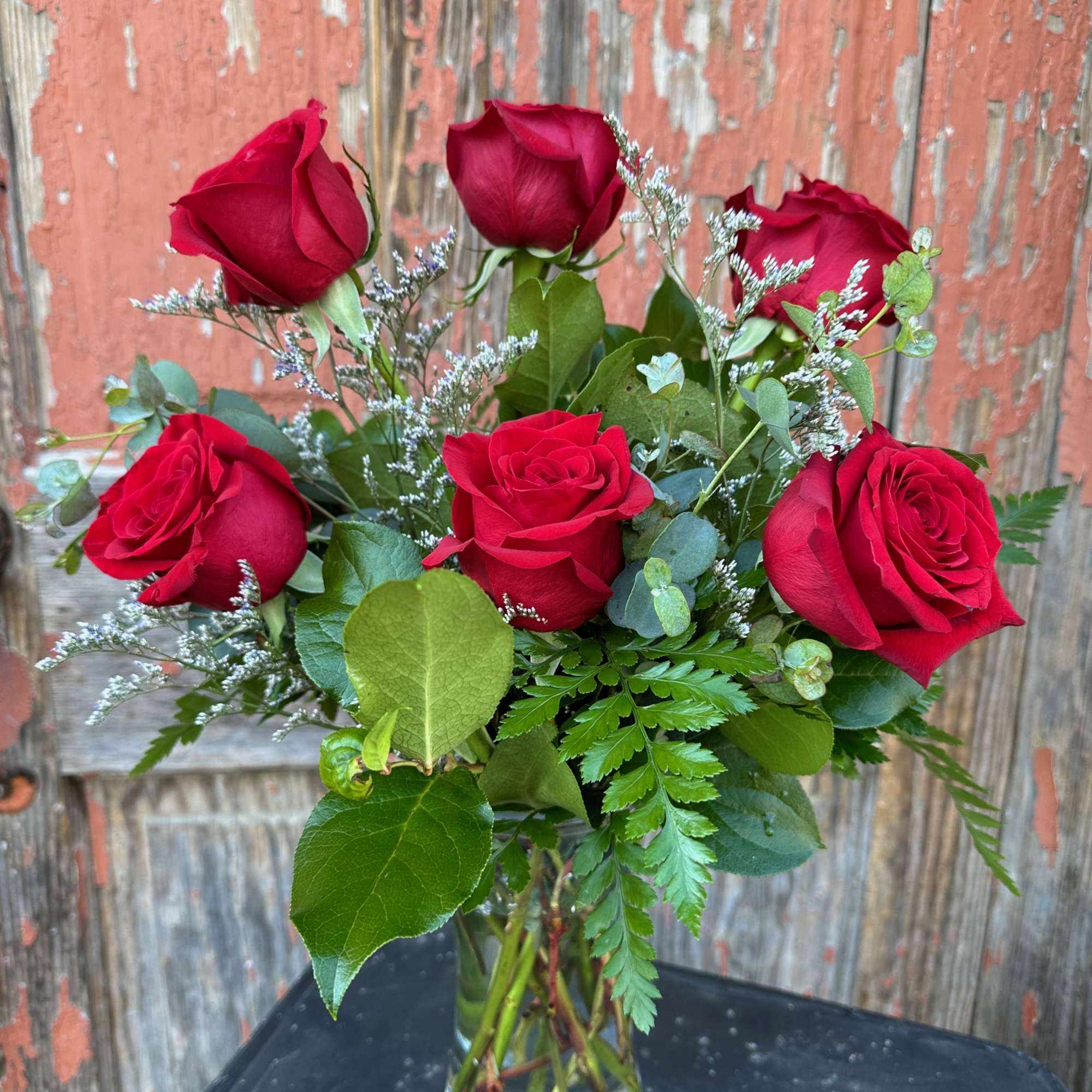 Bouquet of red roses in a clear glass vase