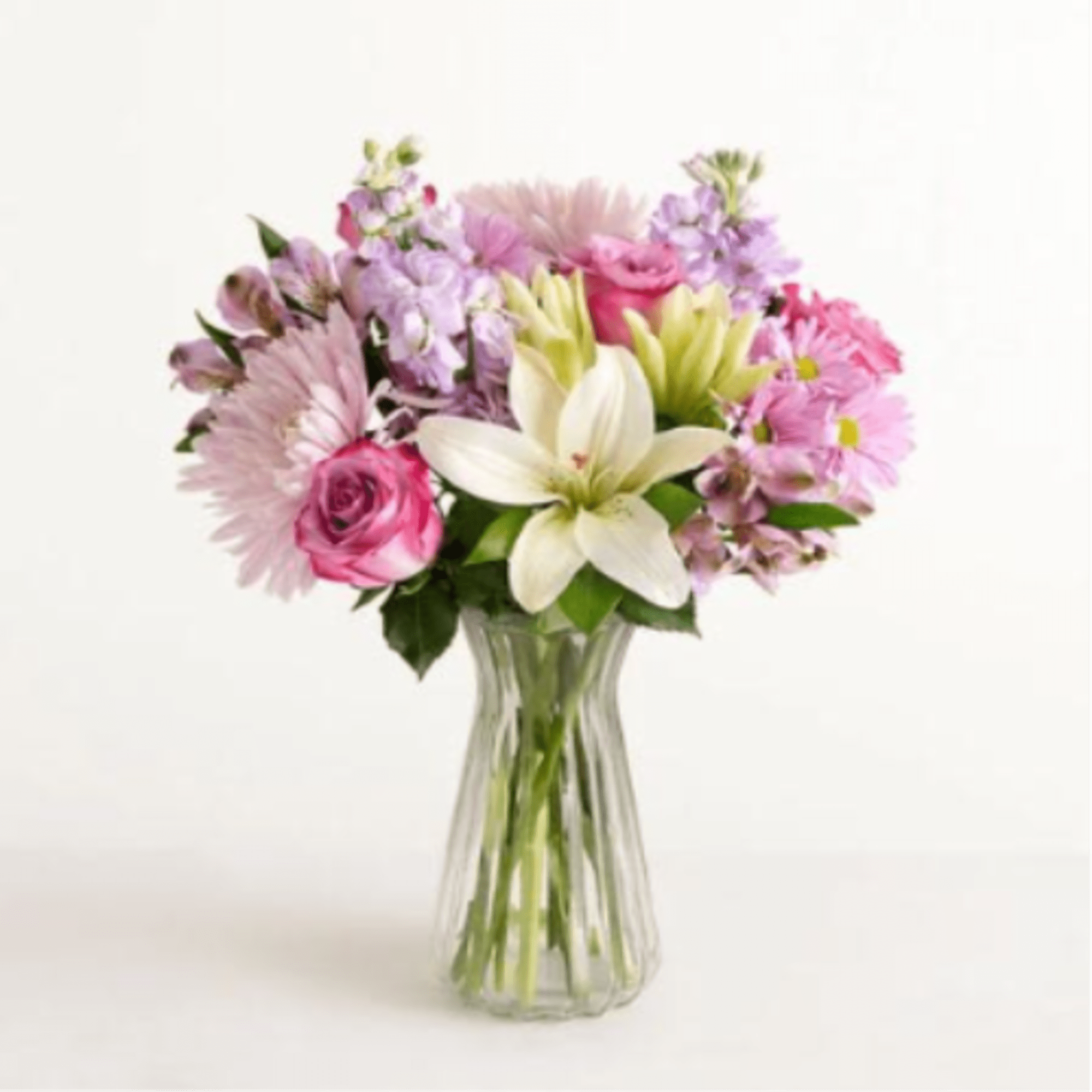  Pet Friendly?
No - This arrangement contains Oriental Lilies, which are highly