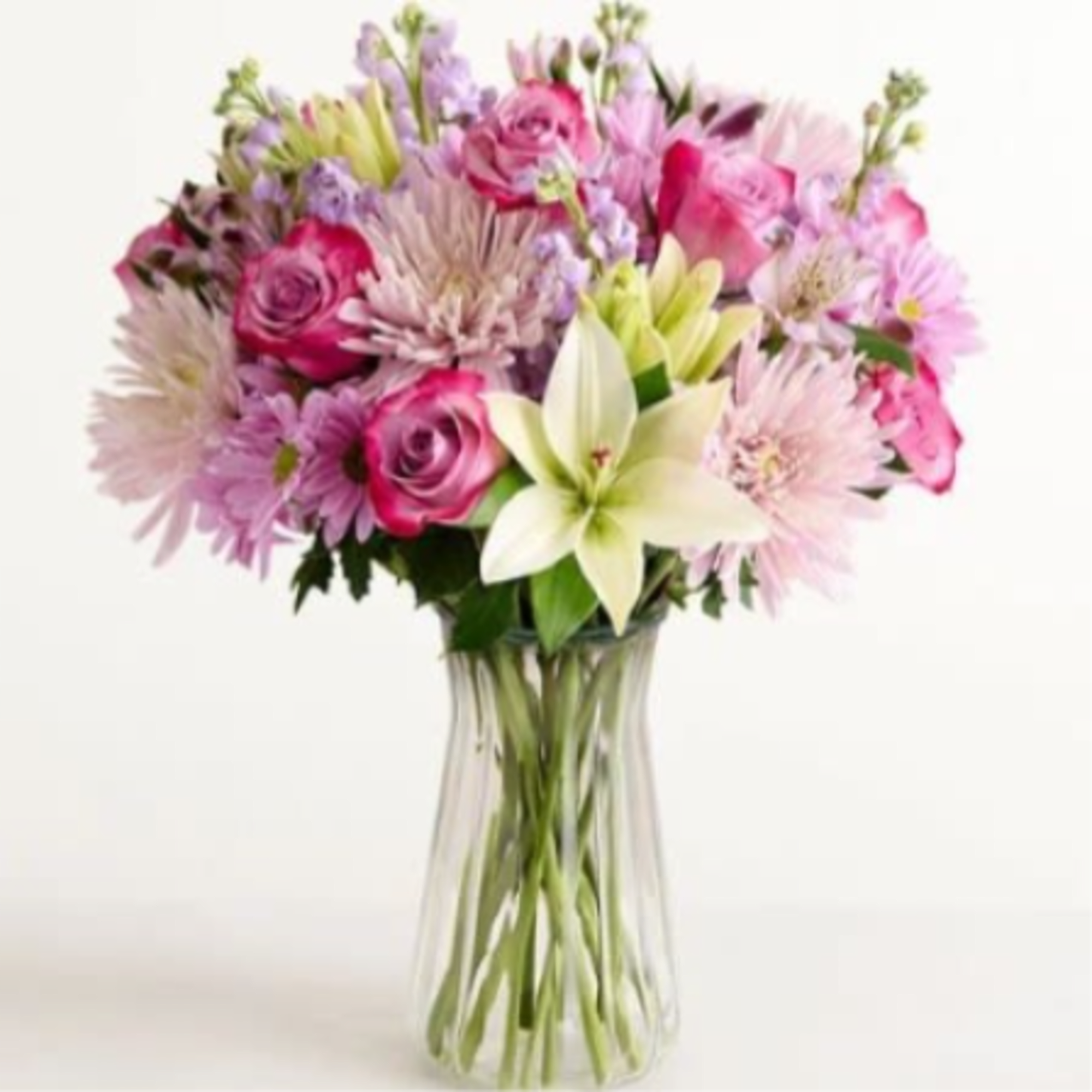  Pet Friendly?
No - This arrangement contains Oriental Lilies, which are highly