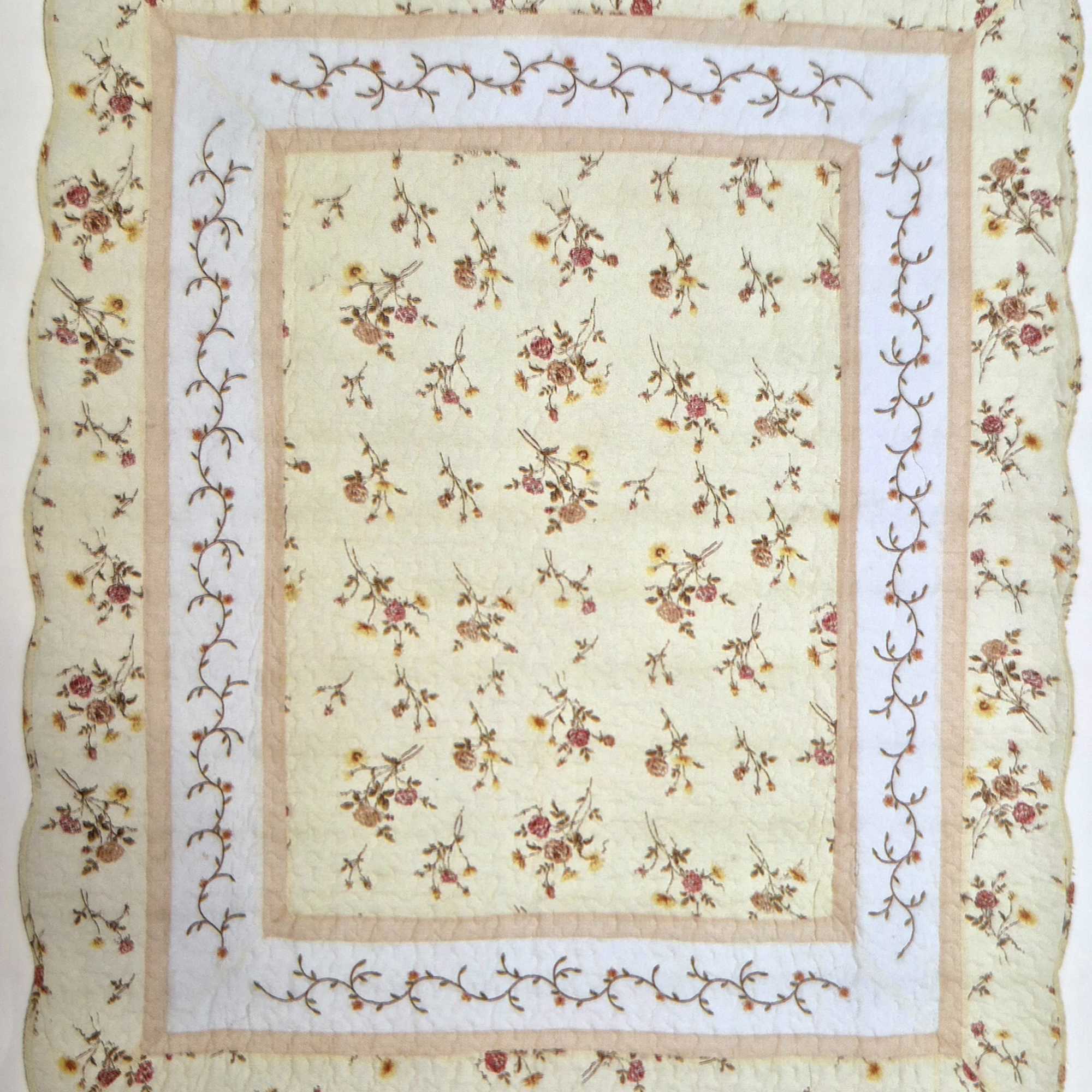 Quilted blanket with small floral print and bordered panels