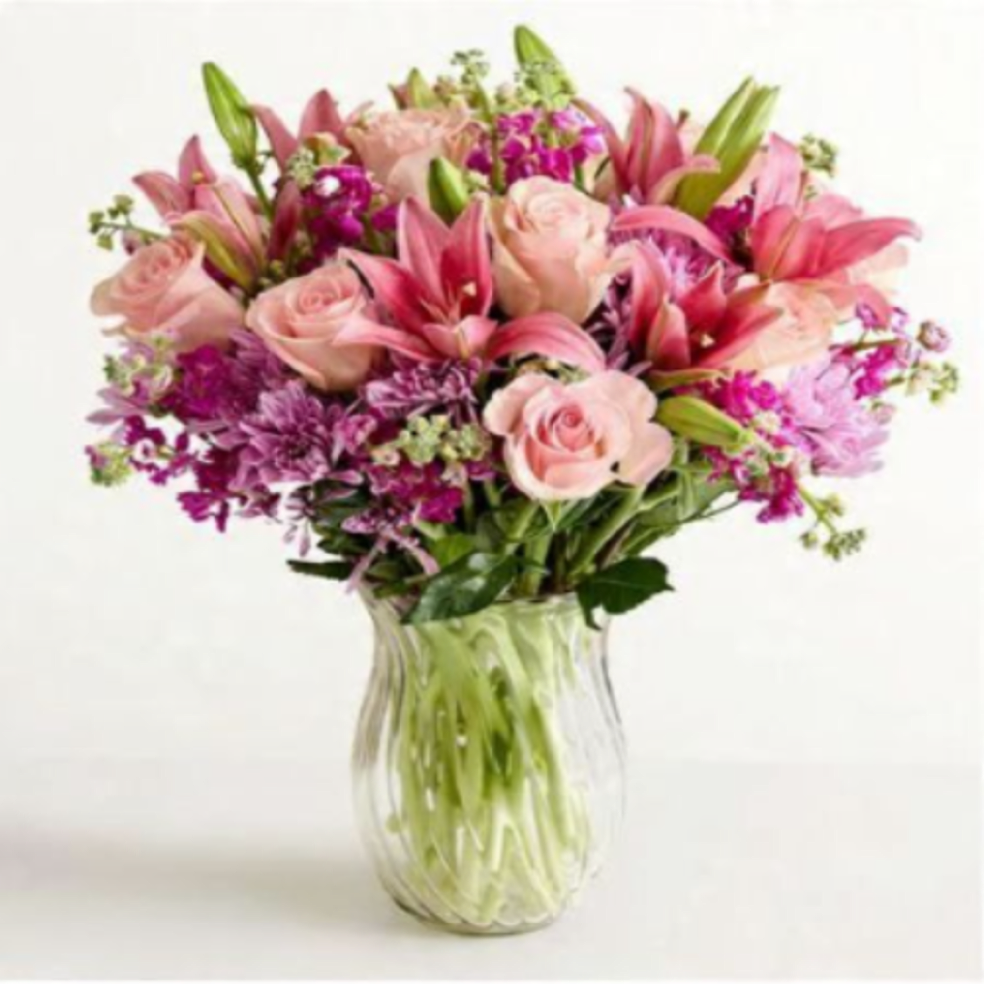  Pet Friendly?
No - This arrangement contains Lilies and Chrysanthemums, both of