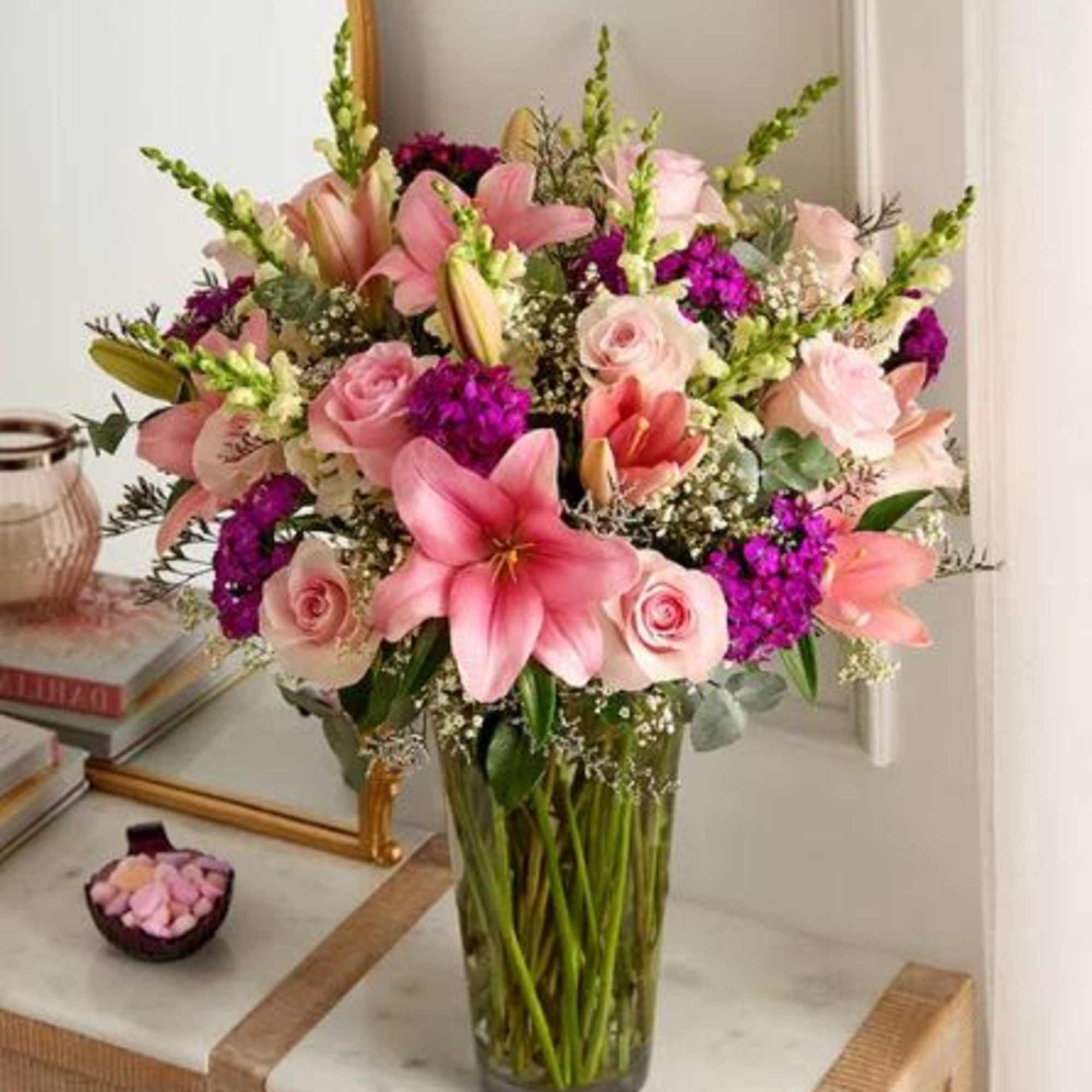 Pet Friendly?
No - This arrangement contains Oriental Lilies, which are highly