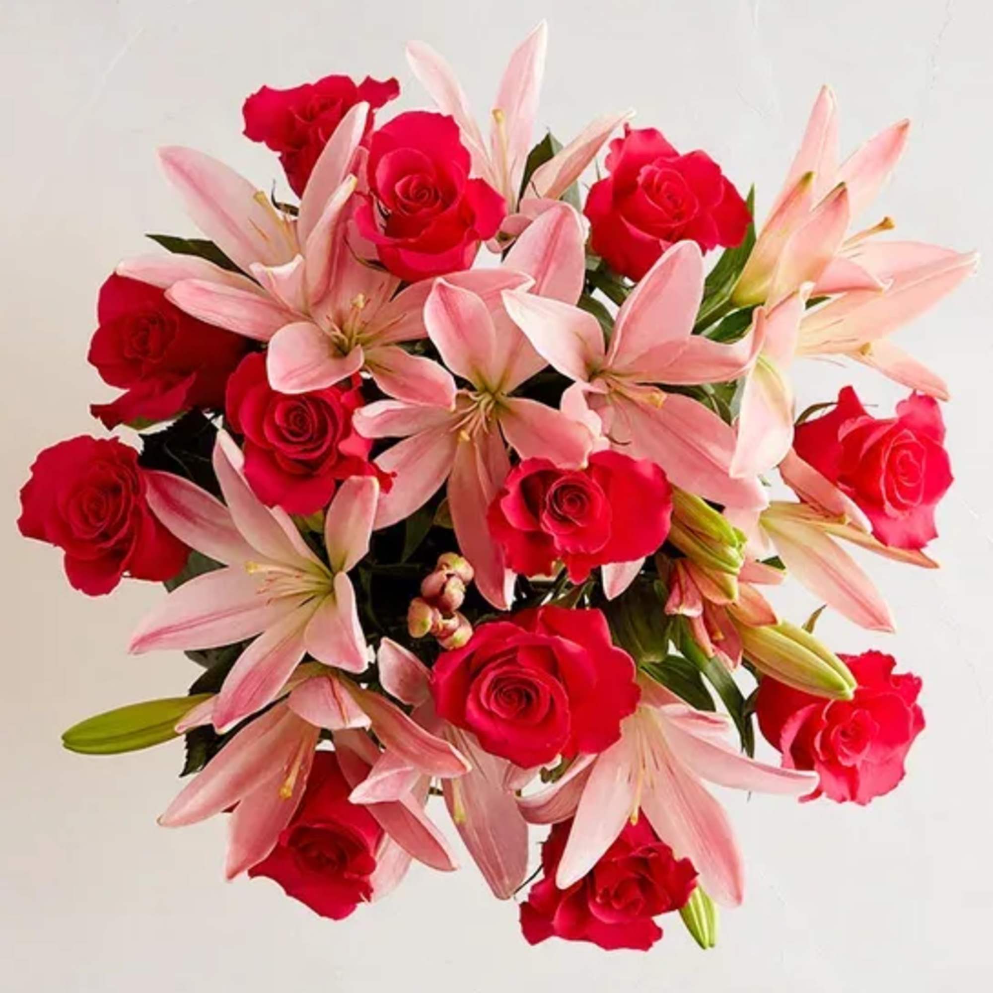  Pet Friendly?
No - This arrangement contains Lilies, which are highly toxic