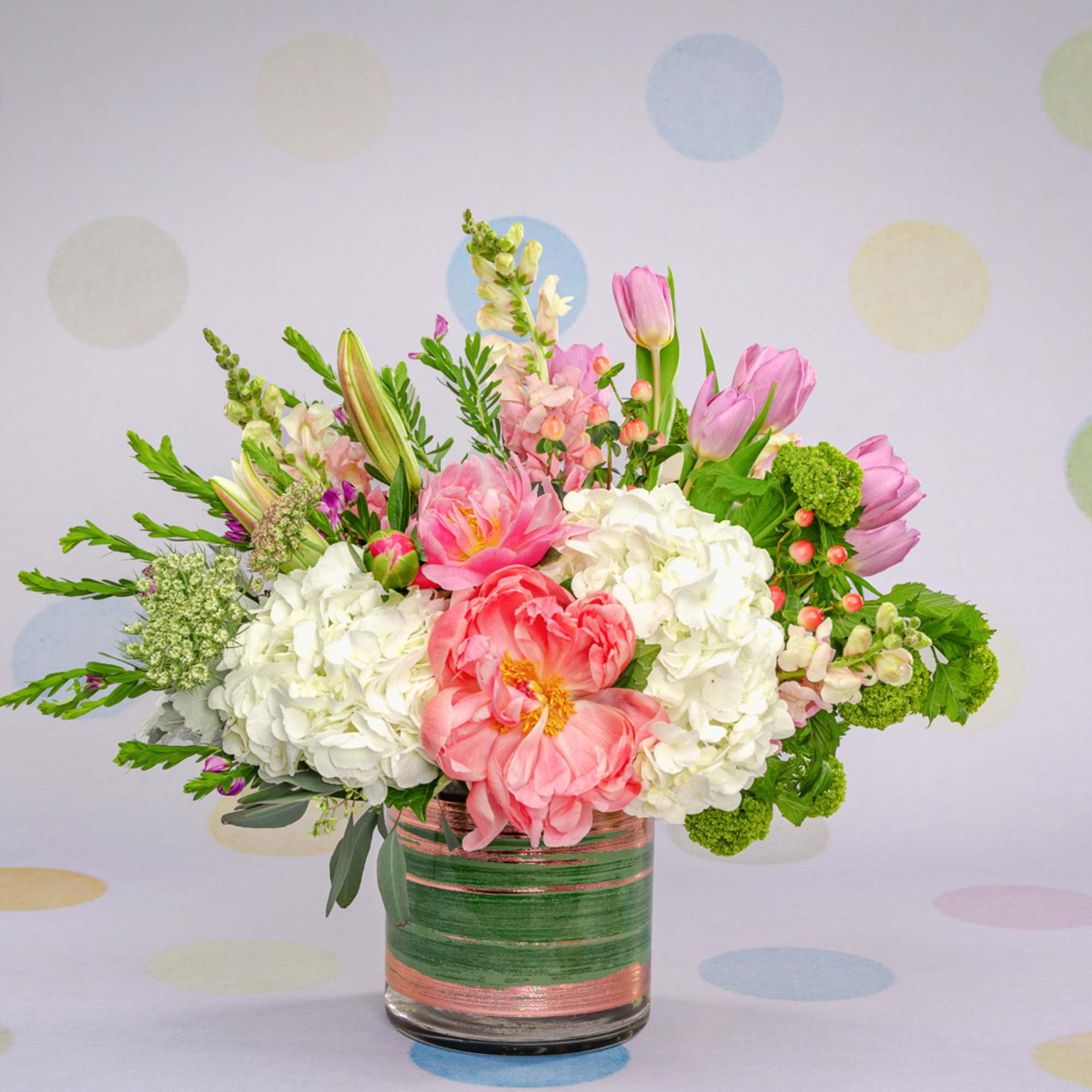 As fragrant as it is graceful, this stunning design calls upon the