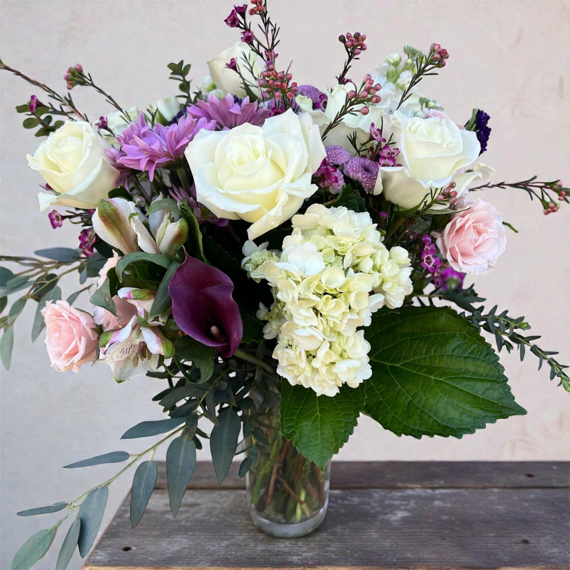 Bouquet of white and pink flowers in a clear glass vase