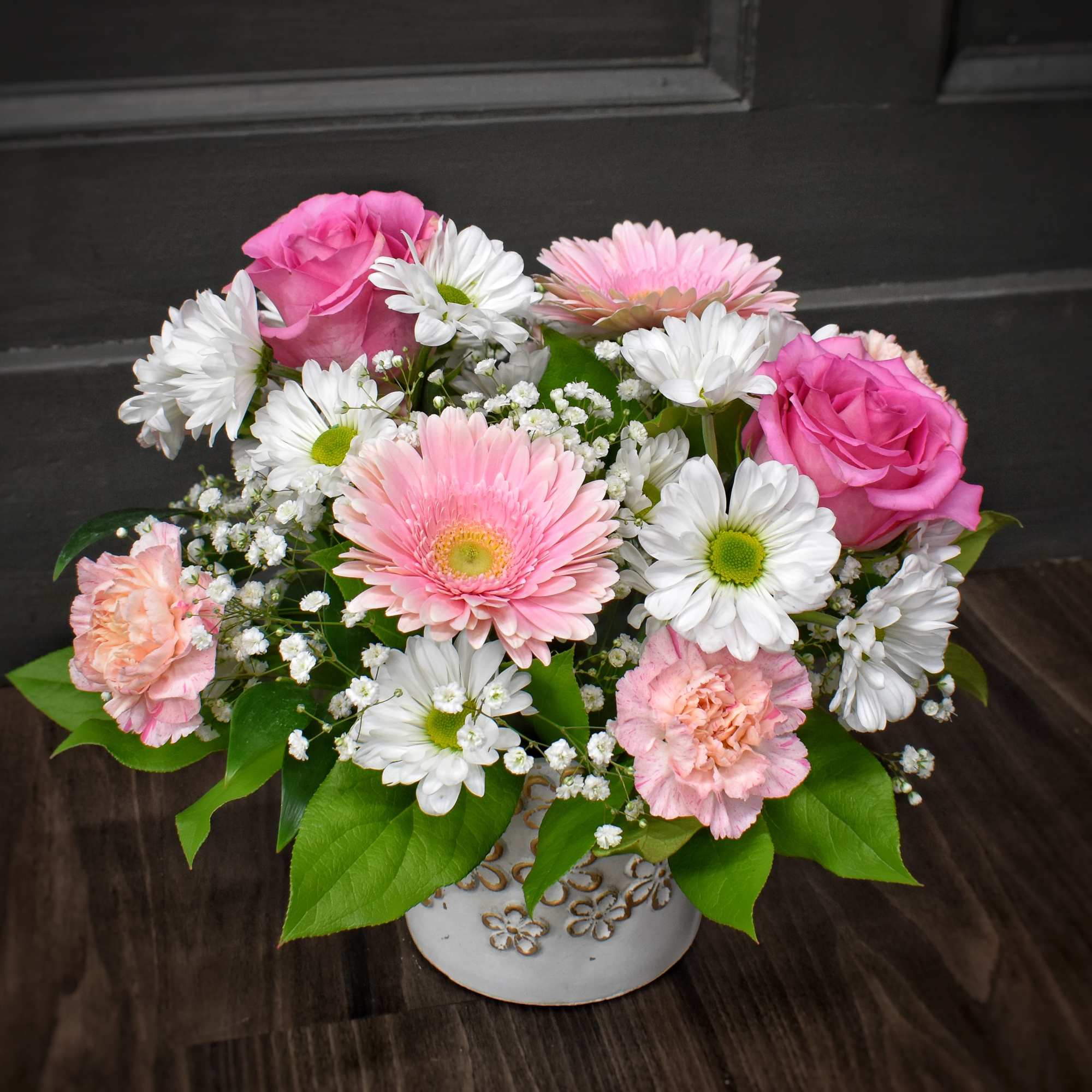 Daydreaming of warm weather and sunny skies? This is the perfect arrangement