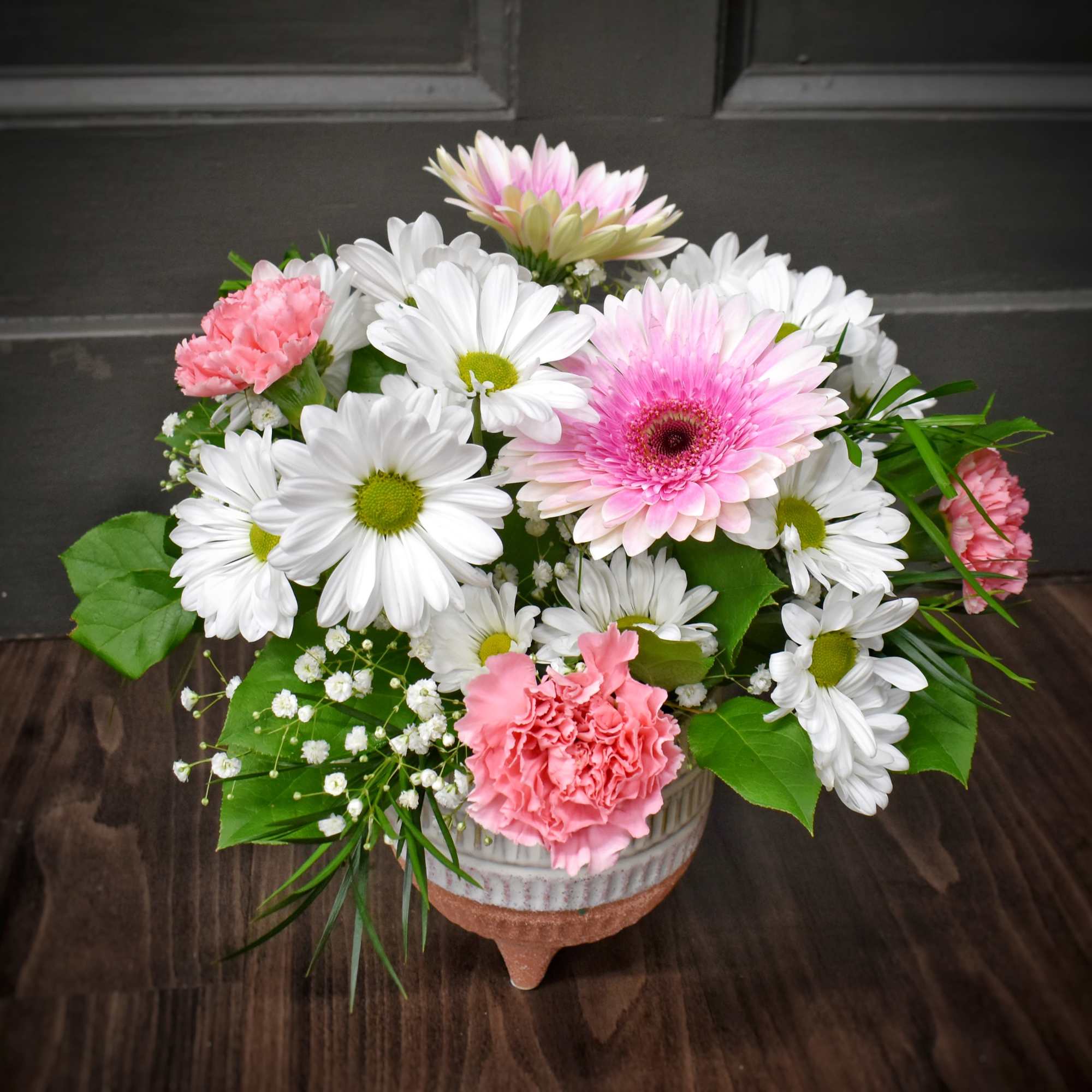 Daydreaming of warm weather and sunny skies? This is the perfect arrangement