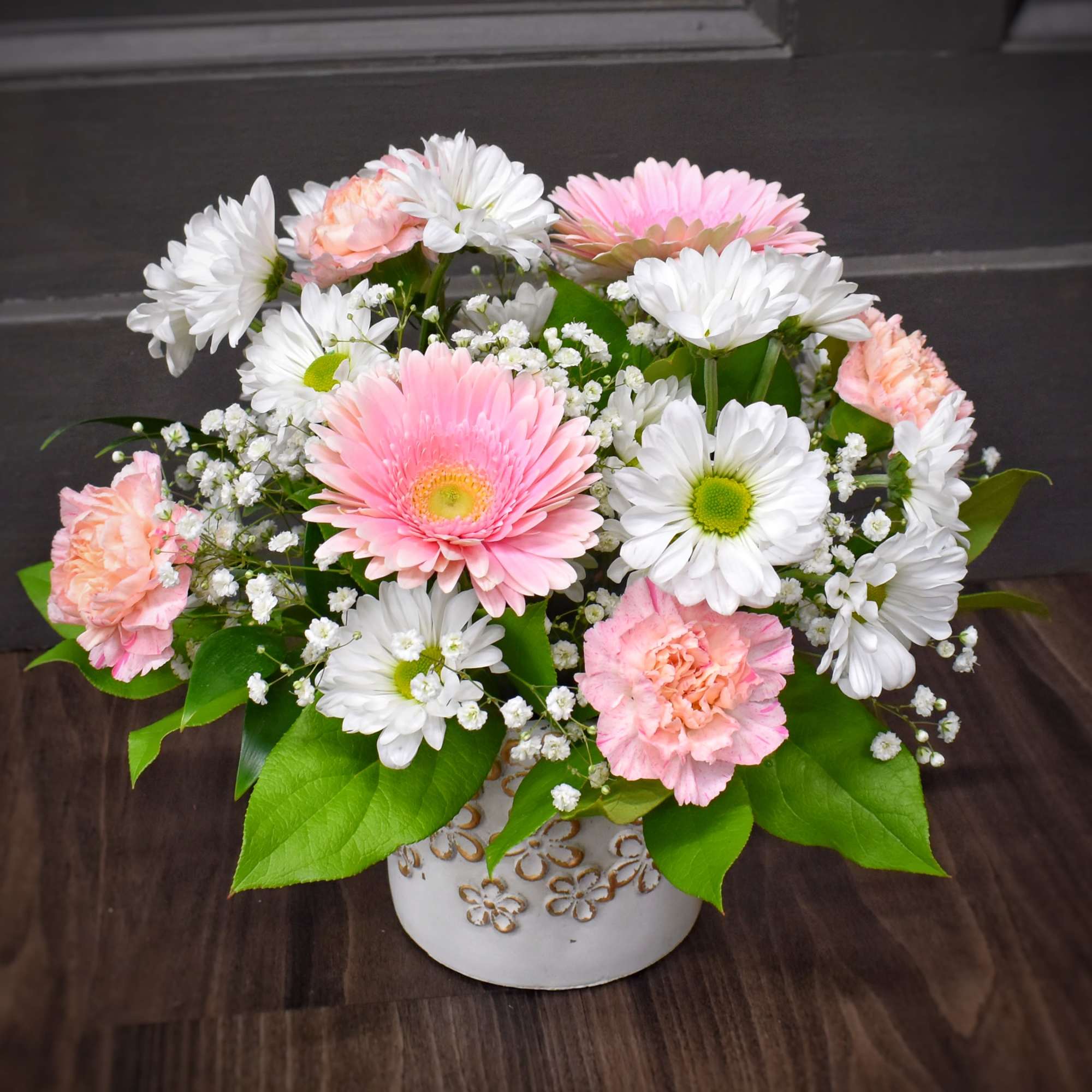 Daydreaming of warm weather and sunny skies? This is the perfect arrangement