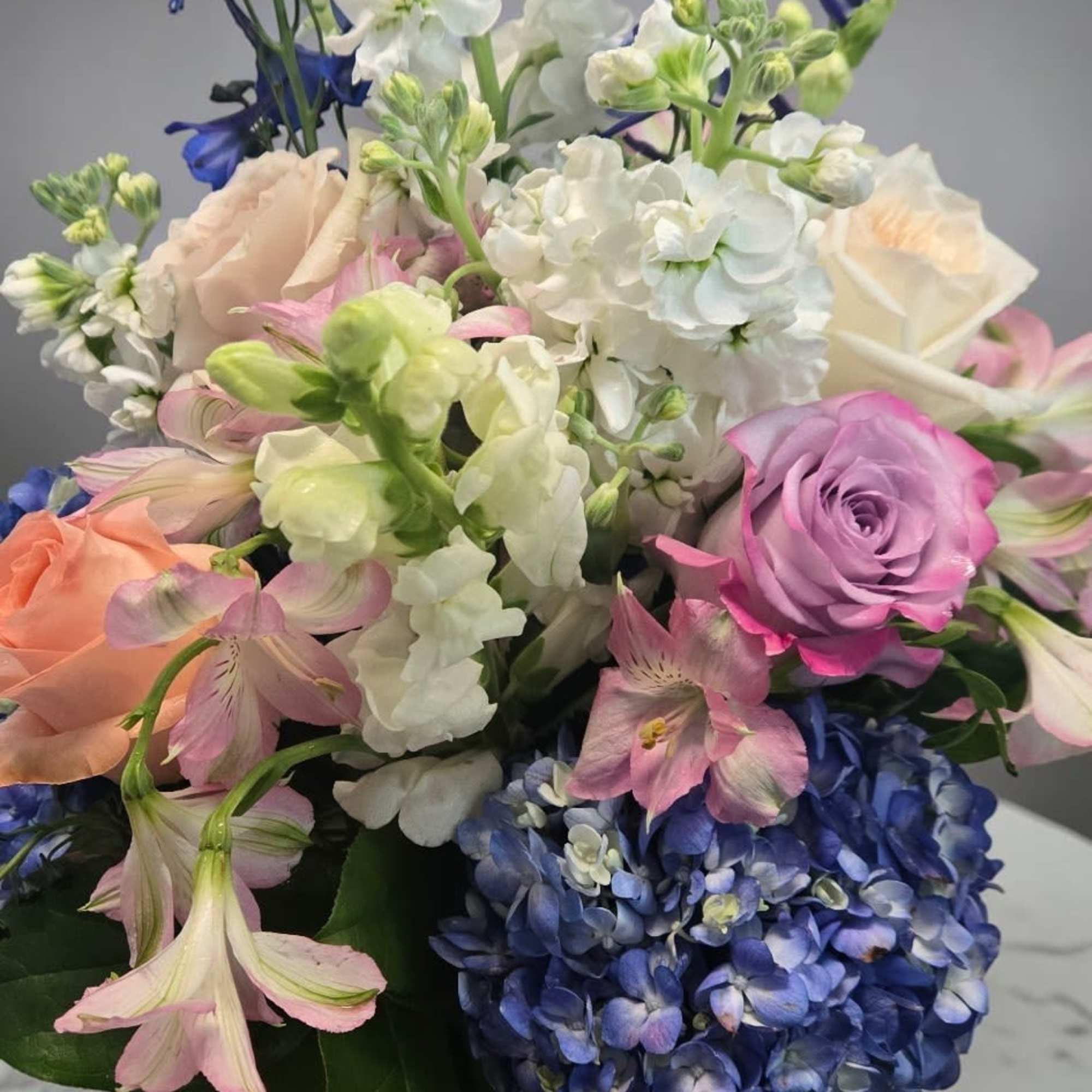 A giant luxury arrangement? Sign us up. Instead of sending standard red
