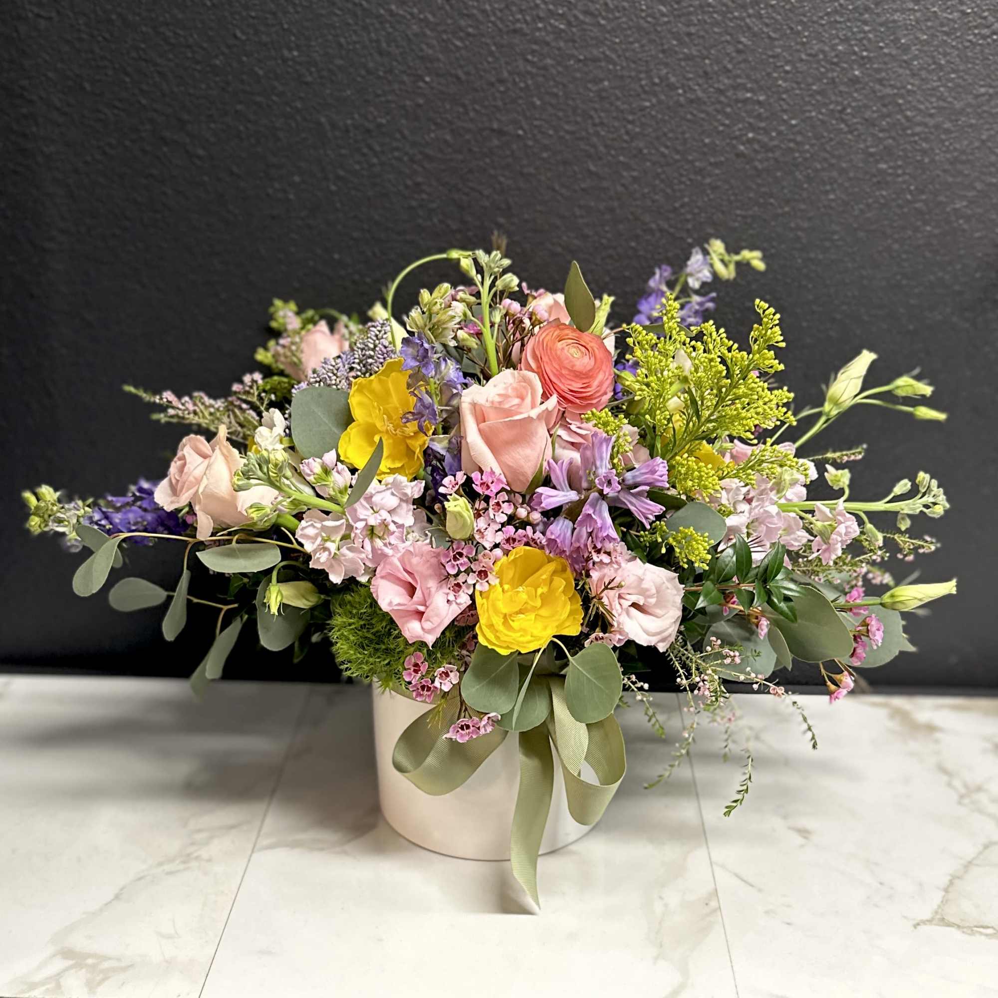 A loose and airy garden mix in soft Spring pastels. Delivered in