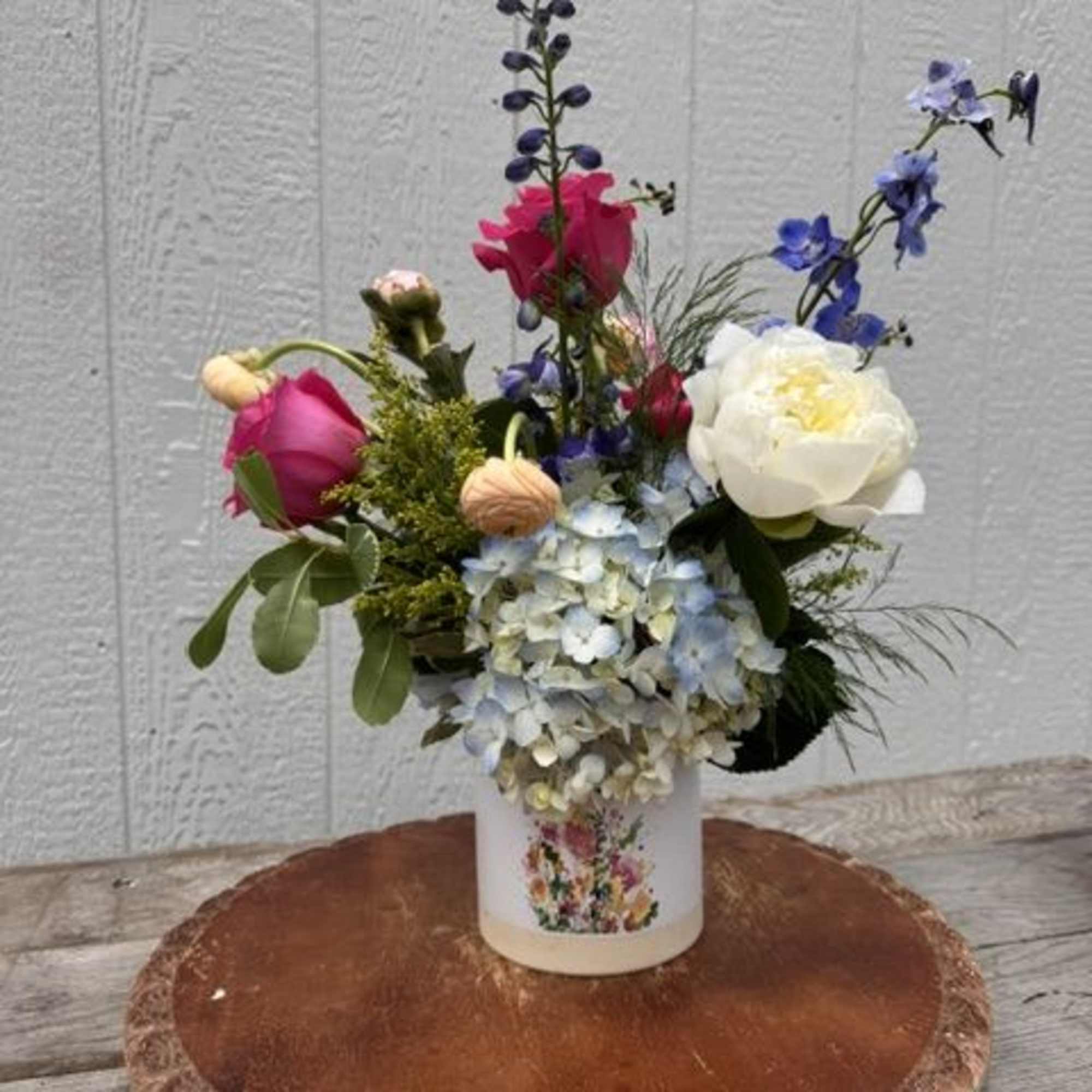 First Lady Bouquet

An elegant and refined arrangement designed to honor the strength