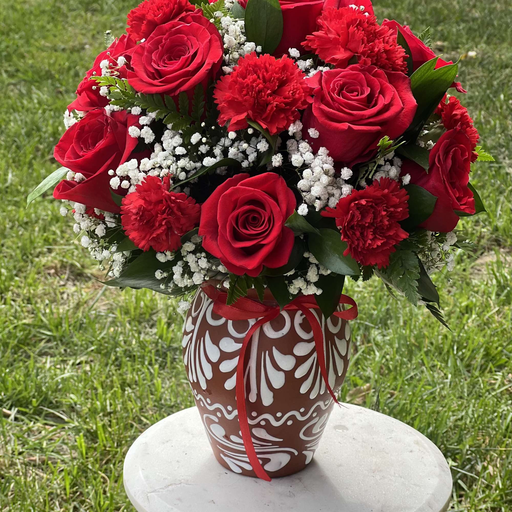 Captured in the "Midnight in Madrid" arrangement is the timeless romance of