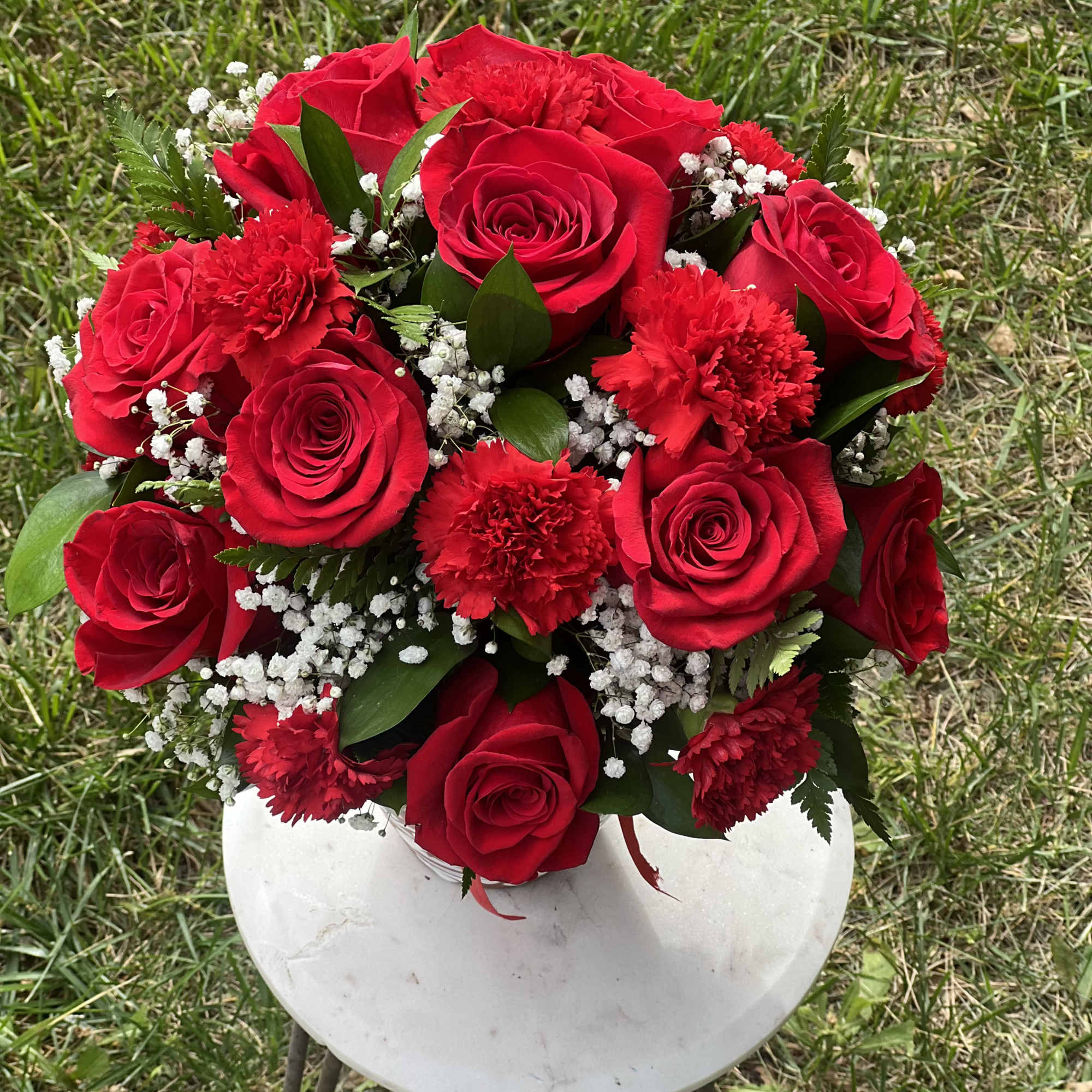 Captured in the "Midnight in Madrid" arrangement is the timeless romance of