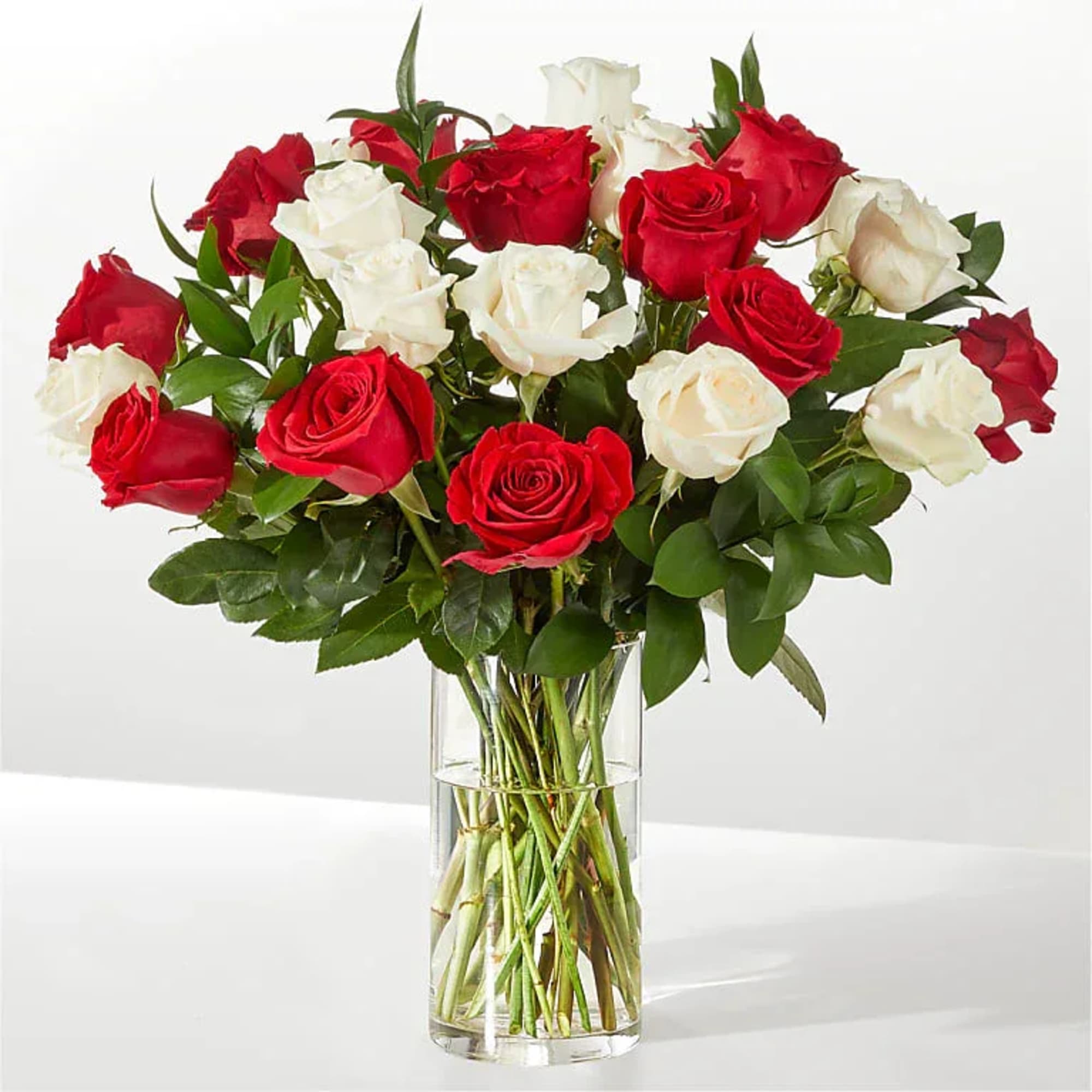  Pet Friendly?
Yes. Roses are generally considered non-toxic to cats and dogs.
