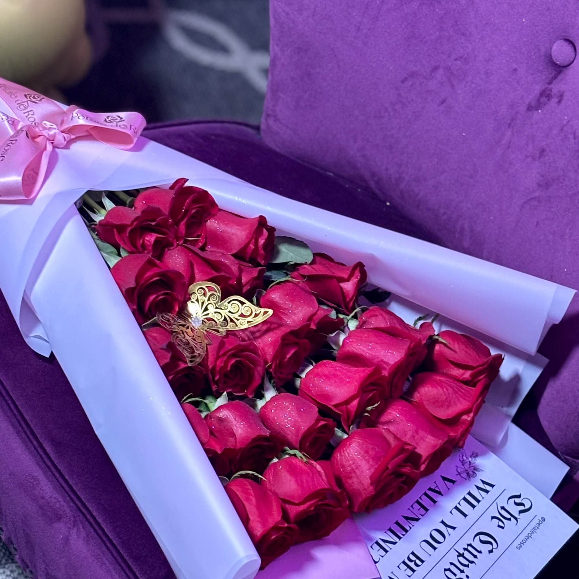 Enjoy 24 roses with beautiful wrapping paper&hellip; 

&ldquo;The Cupid Post&rdquo; paper will