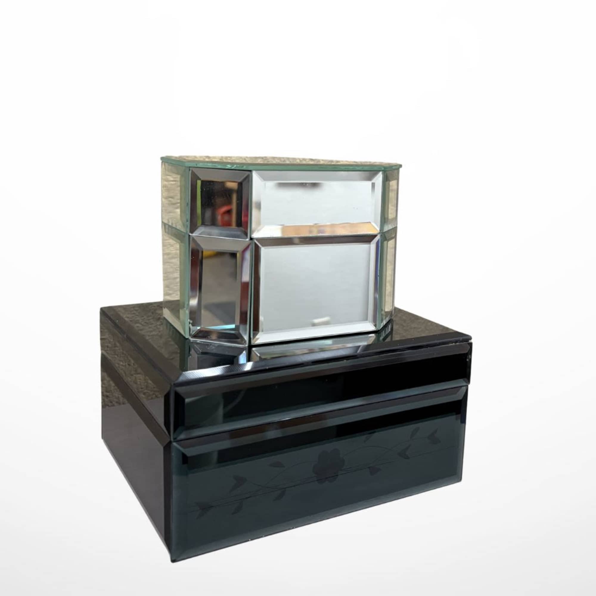 Elevate your vanity or gifting experience with our luxurious Princess House Glass