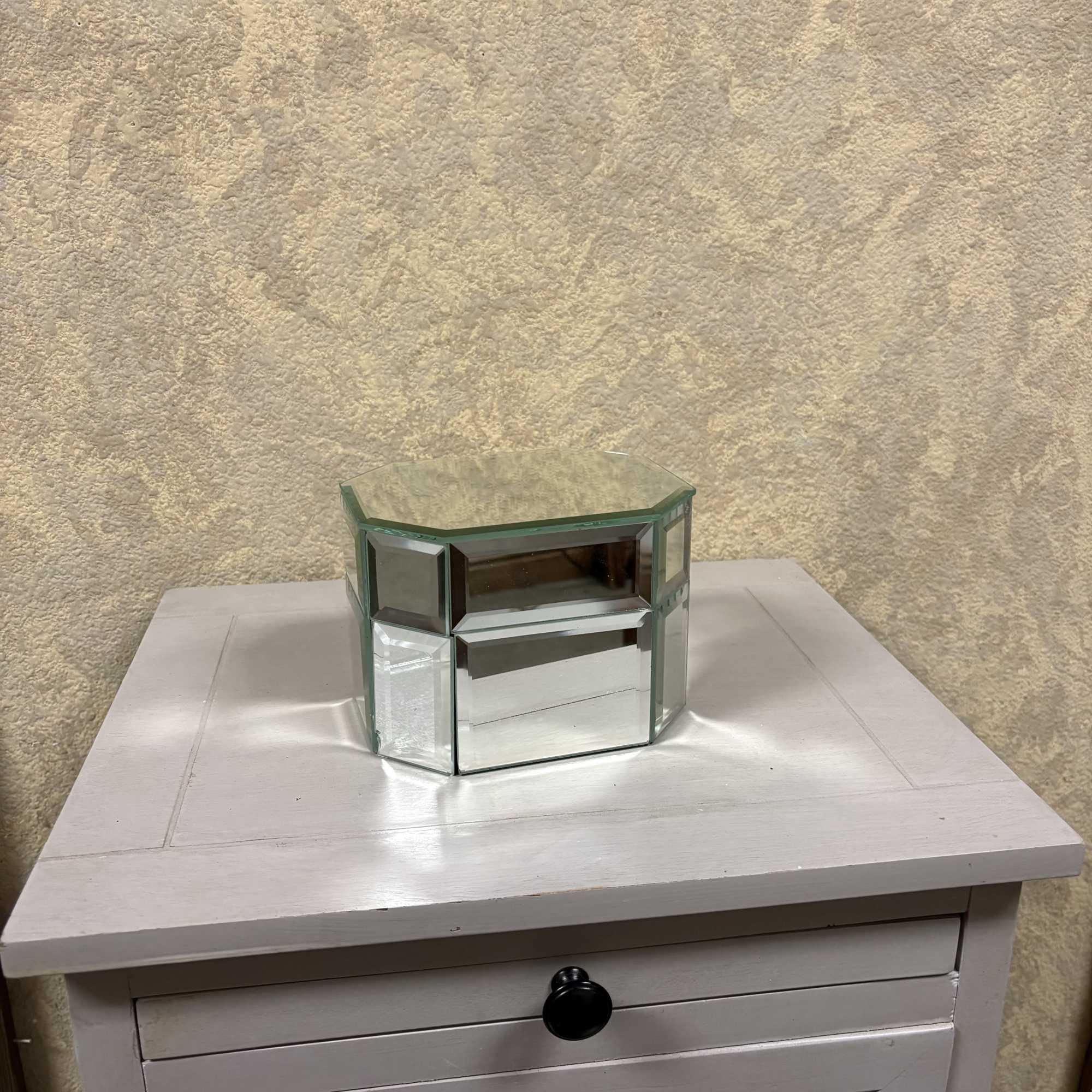 Elevate your vanity or gifting experience with our luxurious Princess House Glass