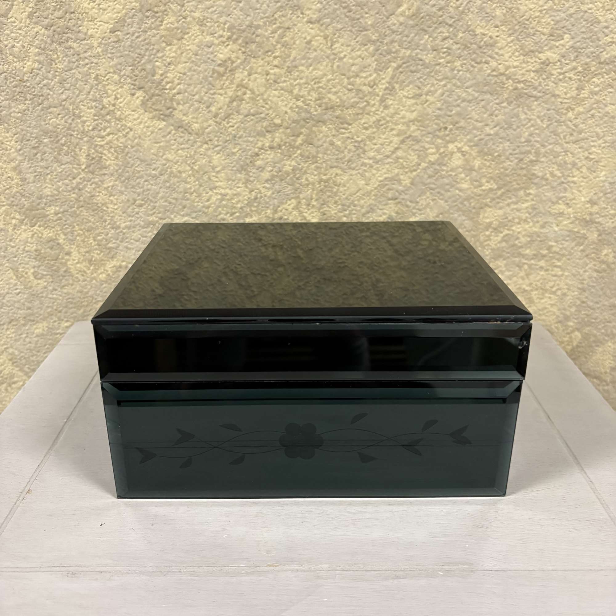 Elevate your vanity or gifting experience with our luxurious Princess House Glass