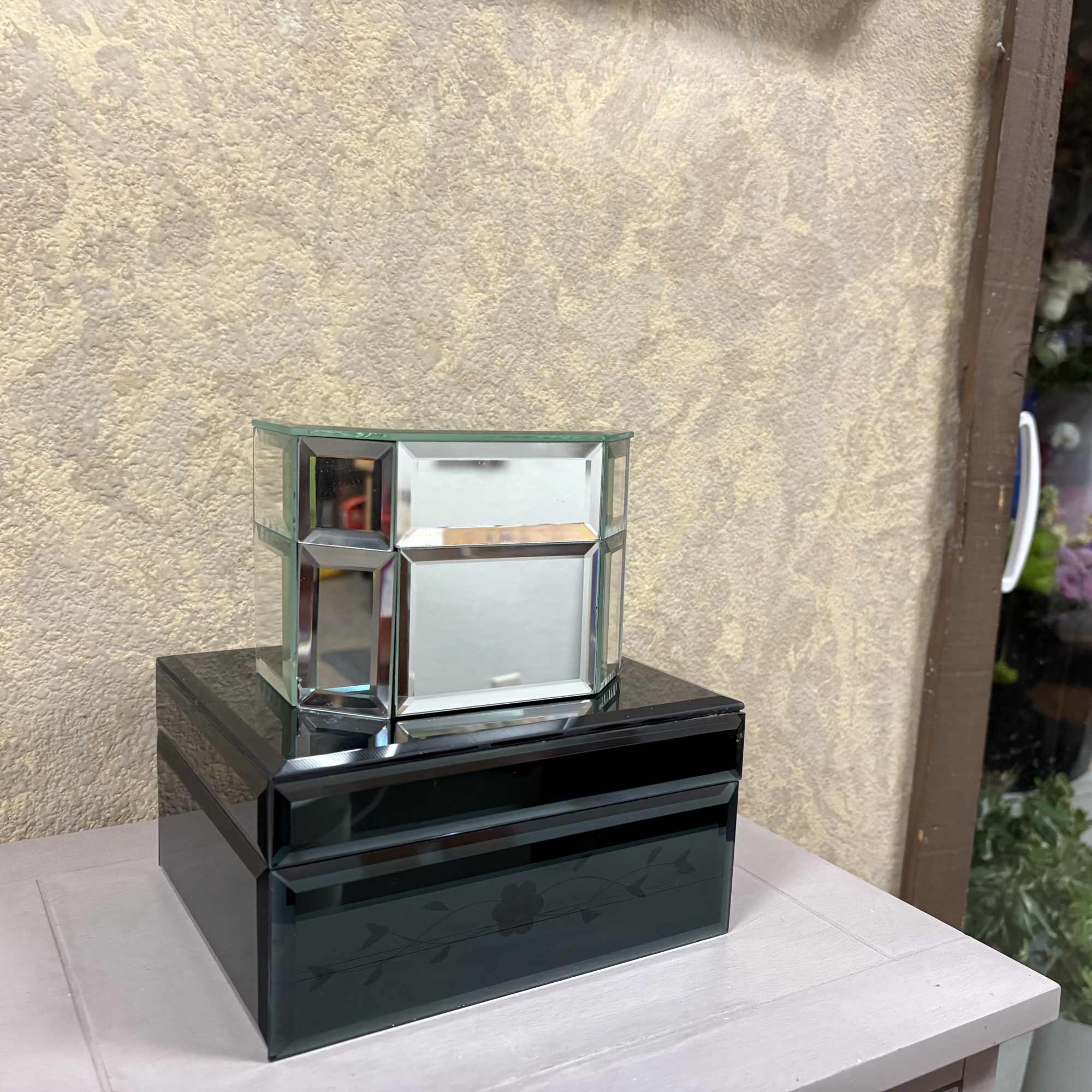 Elevate your vanity or gifting experience with our luxurious Princess House Glass