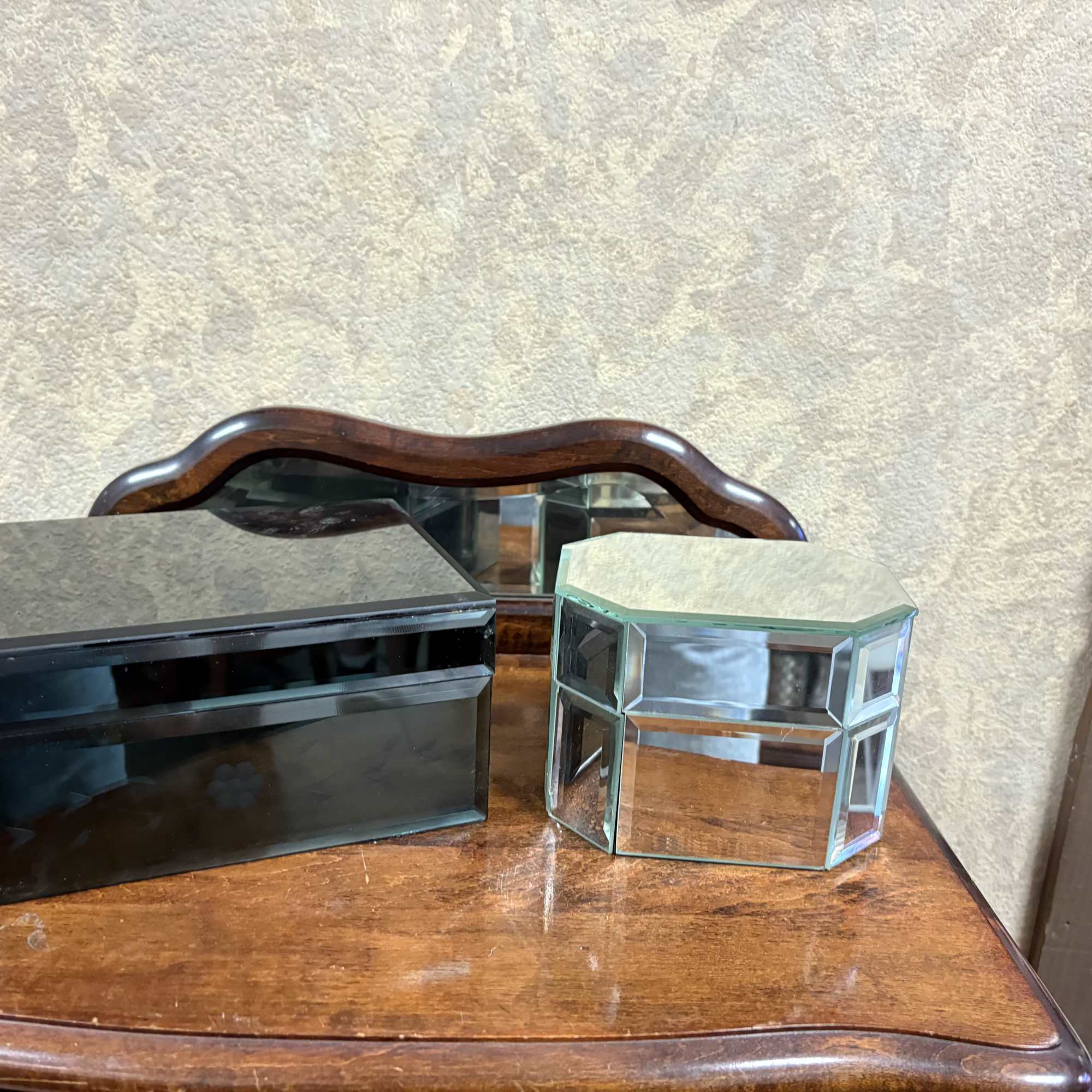 Elevate your vanity or gifting experience with our luxurious Princess House Glass