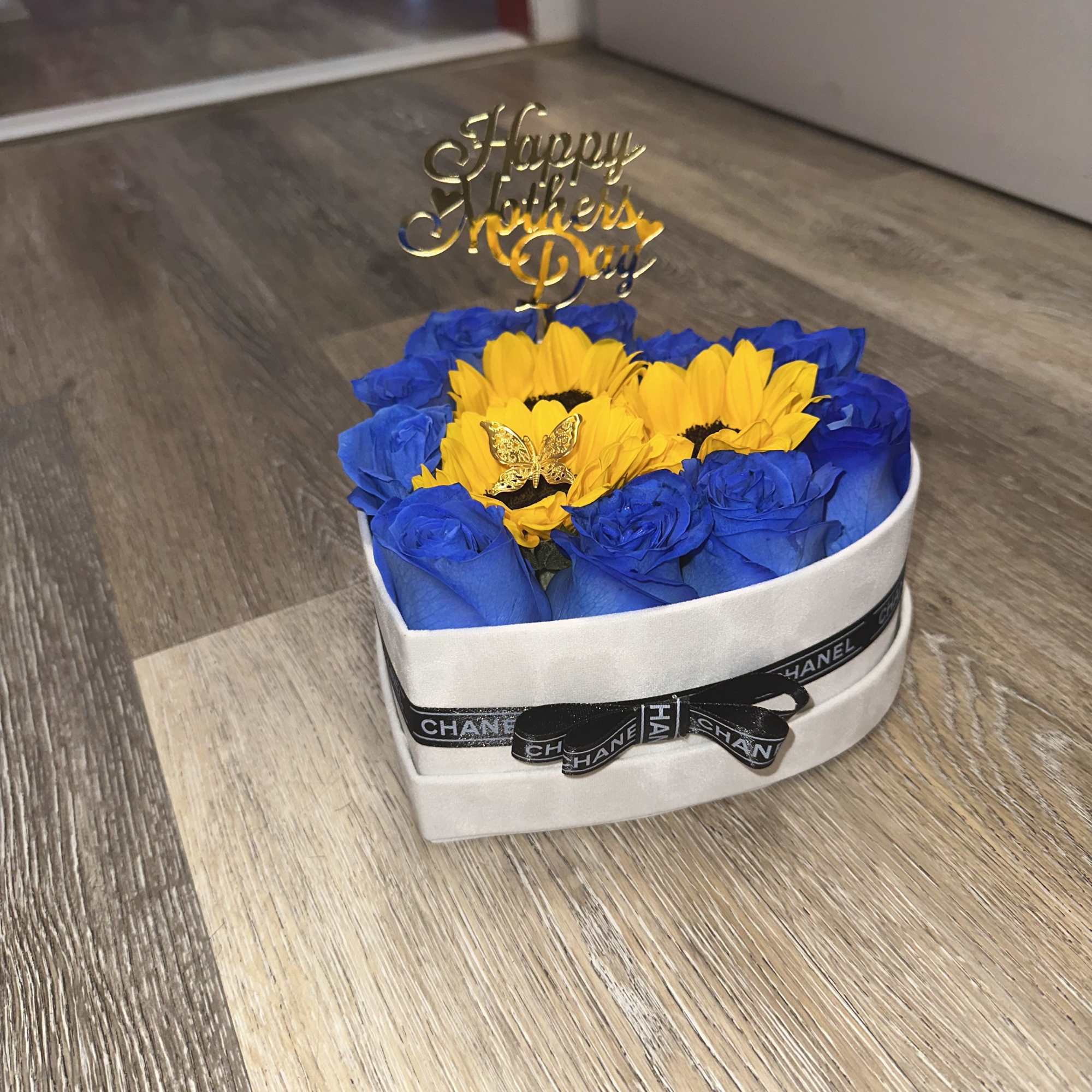 Beautiful blue roses and sunflowers, SMALL VELVET BOX