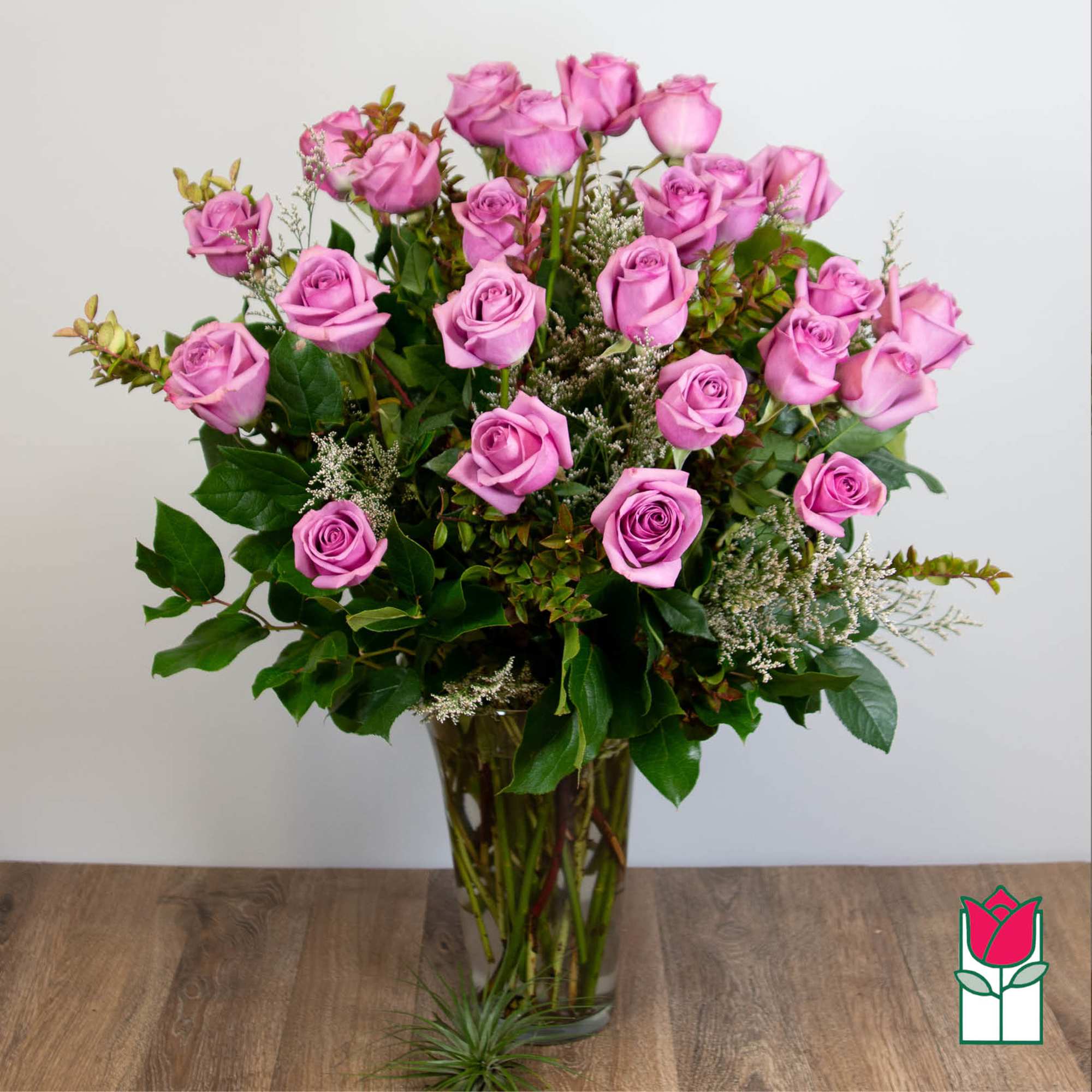 Bouquet of pink roses in a clear glass vase