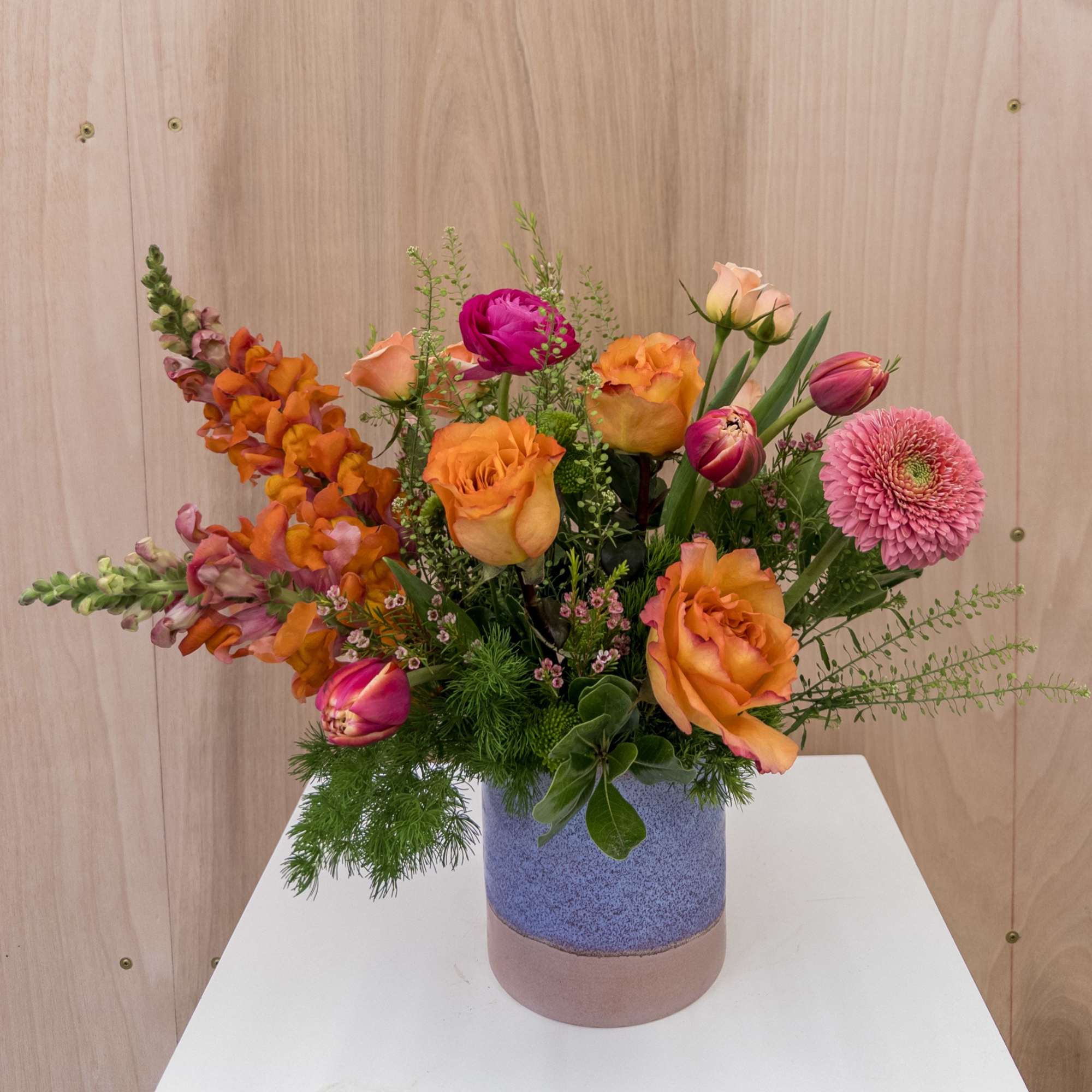 These vibrantly hued blooms are a total show stopper in a complimentary